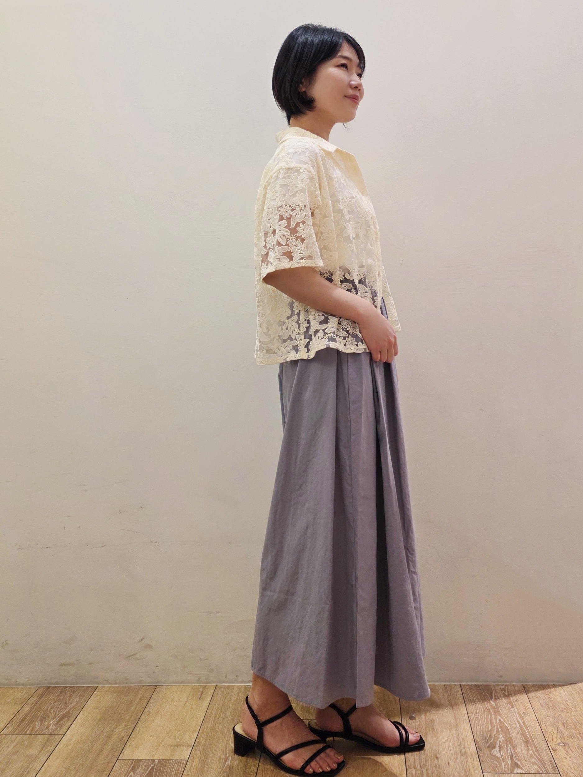 yuyuさんの「OPAQUE.CLIP｜フラワー刺繍シアーシャツ【洗濯機OK／イージーアイロン】」を使ったコーディネート