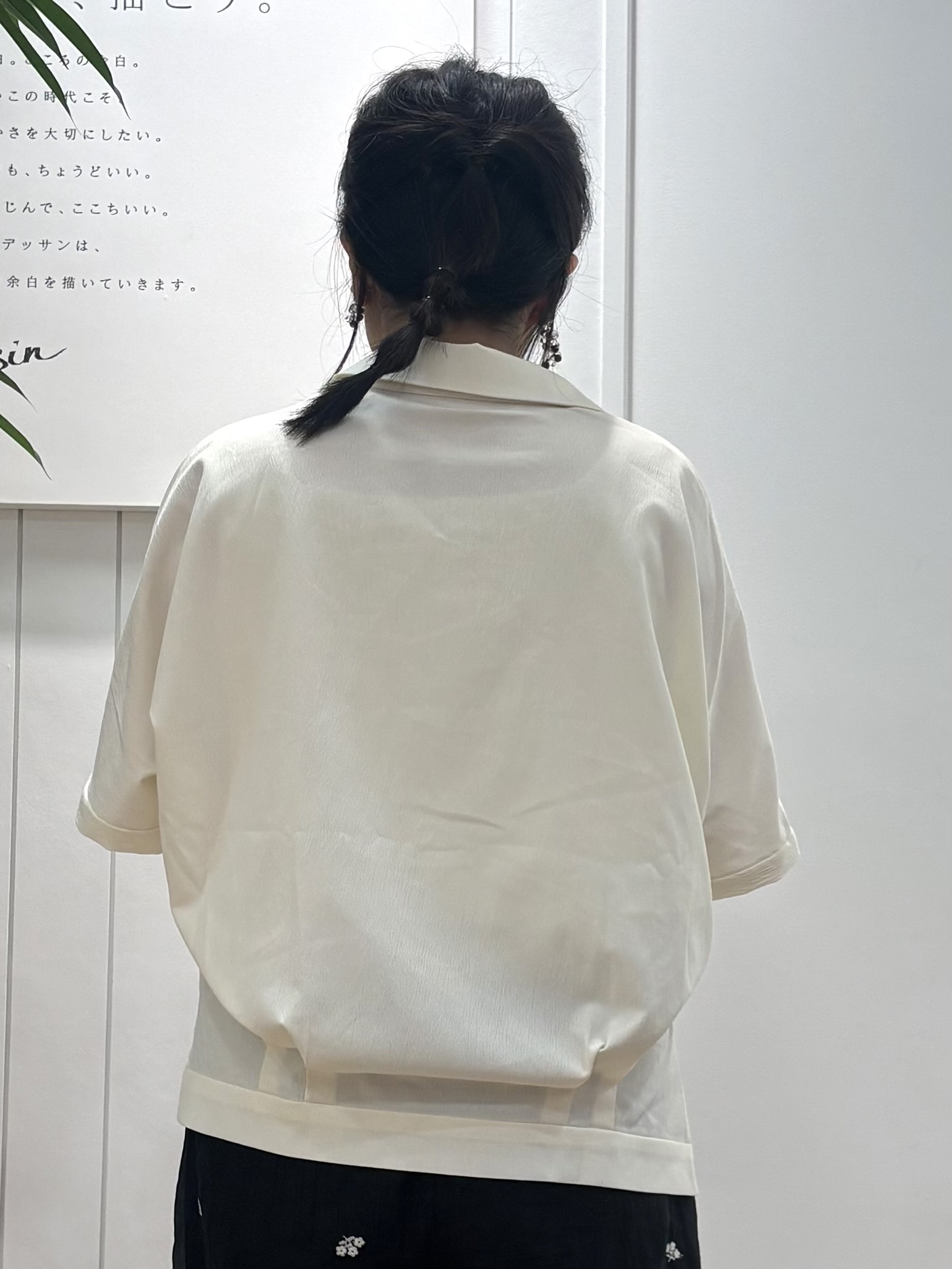 tomokoさんの「Dessin｜タックヘム クロップドシュリンクシャツ」を使ったコーディネート