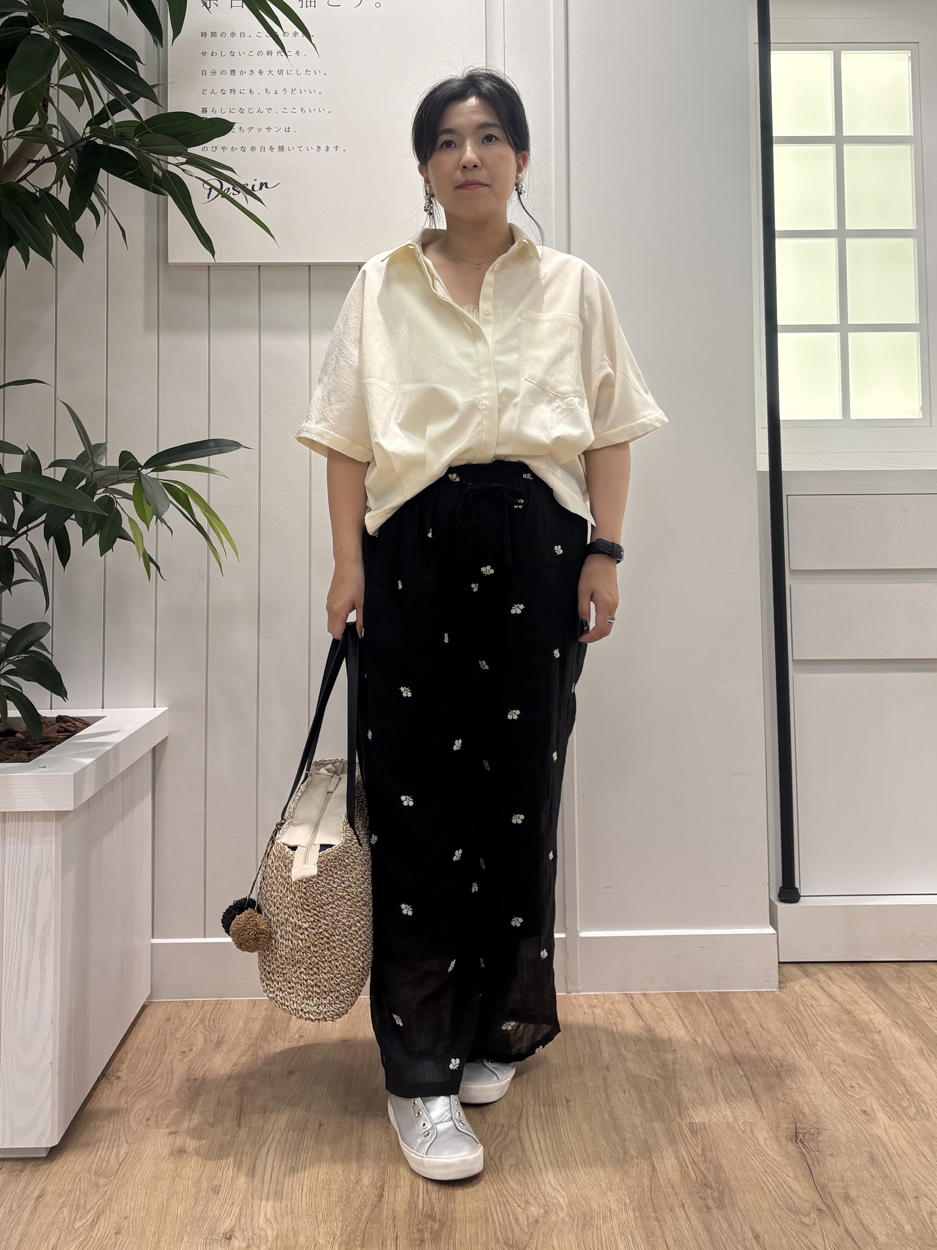 tomokoさんの「Dessin｜タックヘム クロップドシュリンクシャツ」を使ったコーディネート