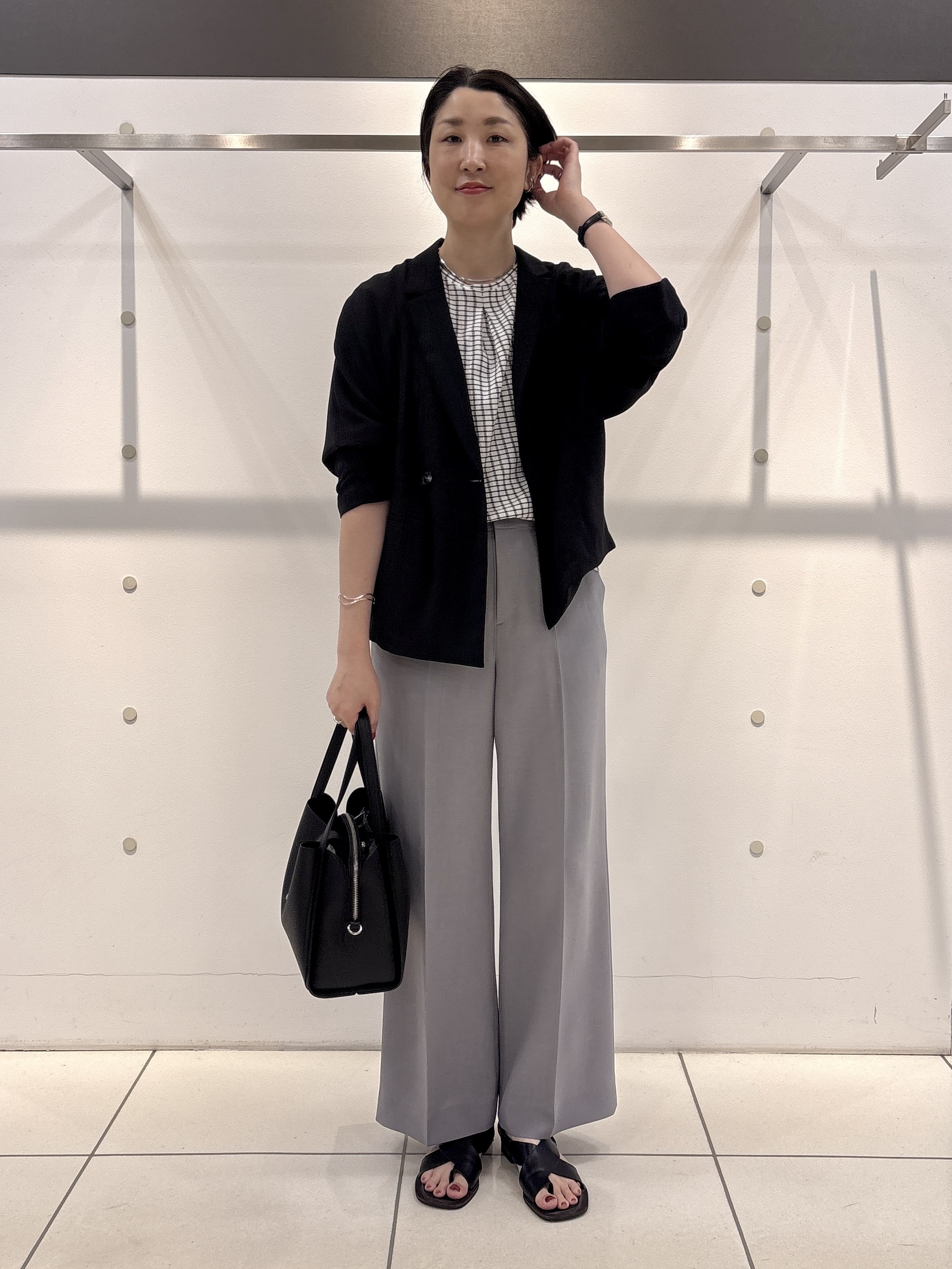 yuriさんの「INDIVI｜【洗える／UVケア／SETUP可能】ウール調ワイドパンツ」を使ったコーディネート