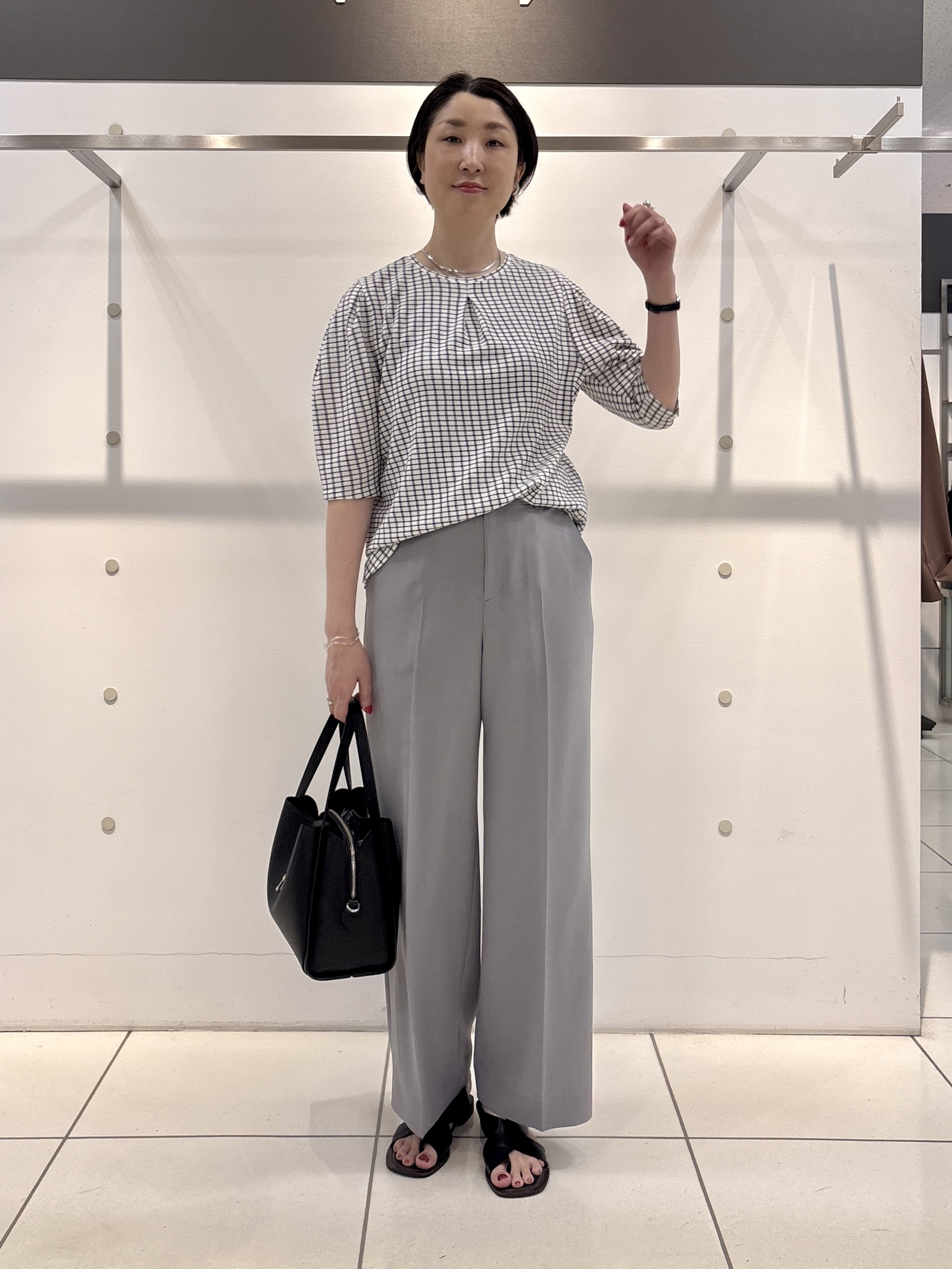 yuriさんの「INDIVI｜【洗える／UVケア／SETUP可能】ウール調ワイドパンツ」を使ったコーディネート