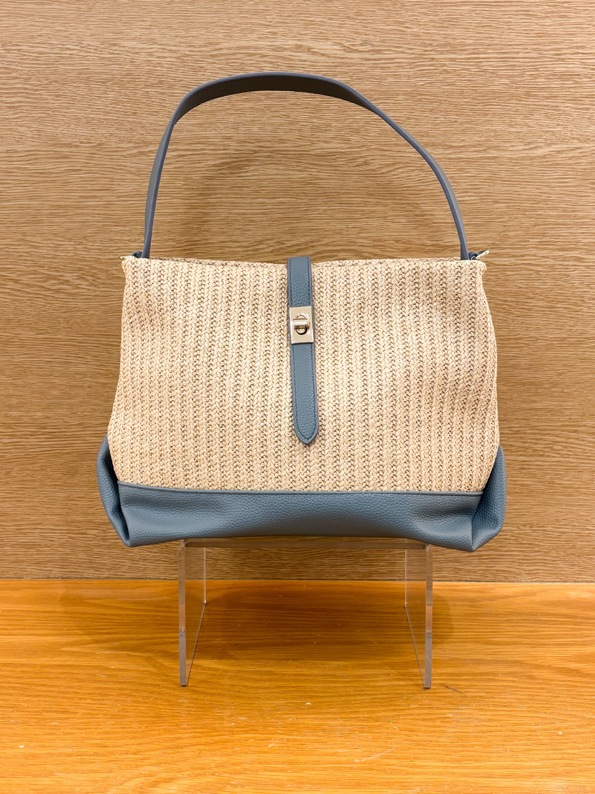 yukariさんの「grove｜【2点SET・二の腕カバー】レースベスト&times;シアーブラウスSET」を使ったコーディネート