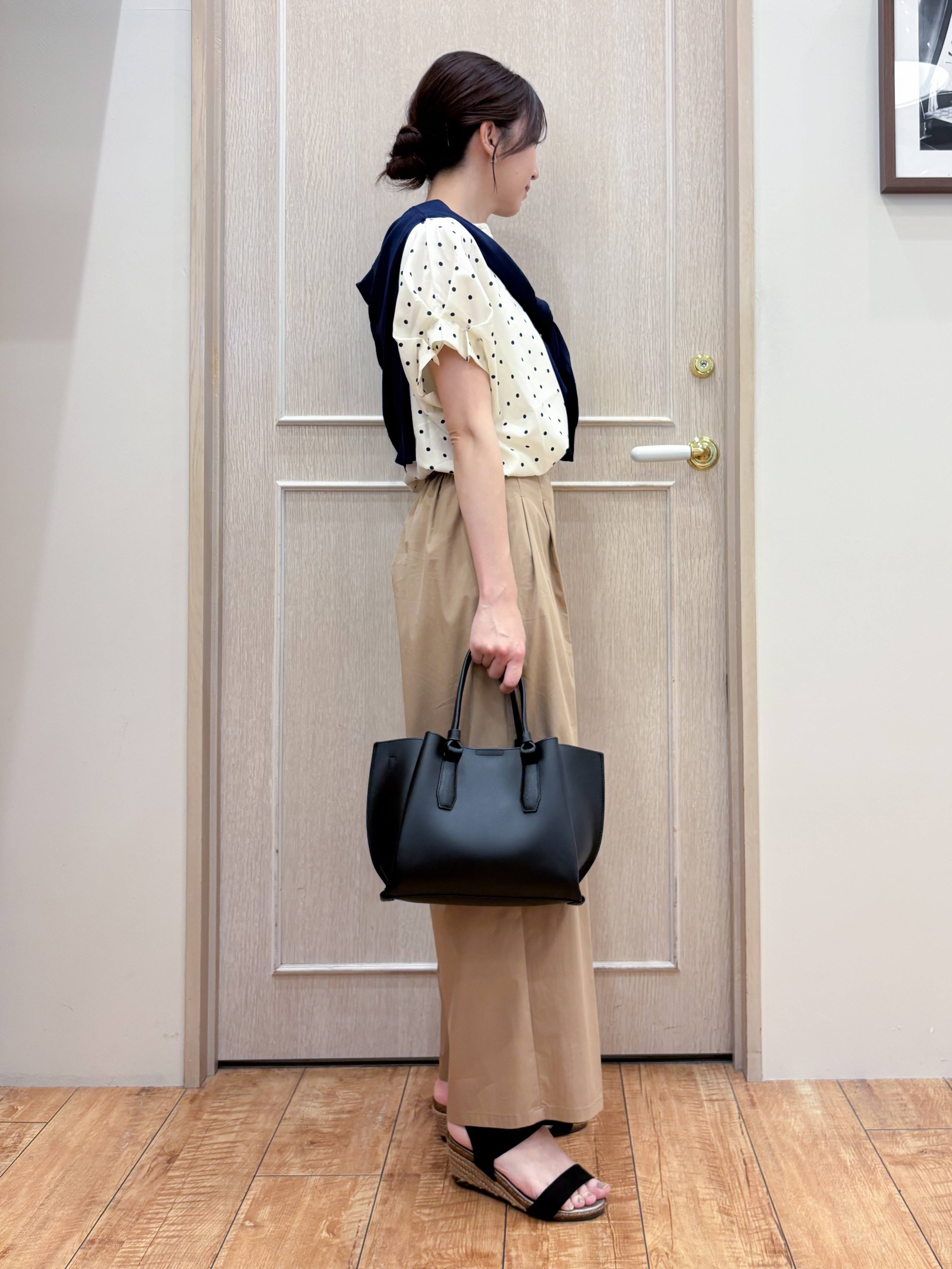なみさんの「SHOO･LA･RUE｜【洗濯機可／洗濯後しわになりにくい】大人の甘さをプラスする ドット柄袖タックブラウス」を使ったコーディネート