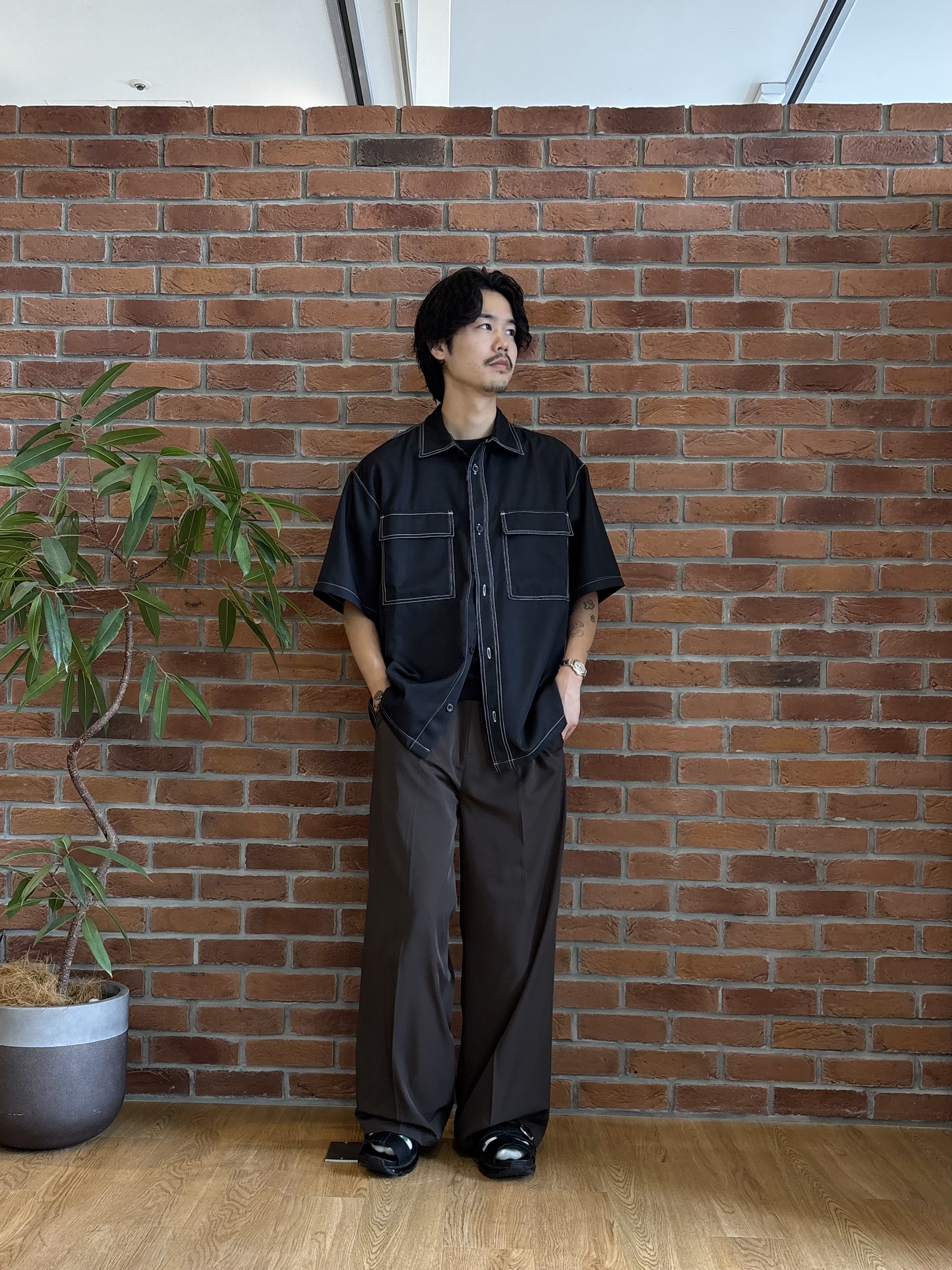 北浦歩大さんの「tk.TAKEO KIKUCHI｜配色ステッチシャツ」を使ったコーディネート