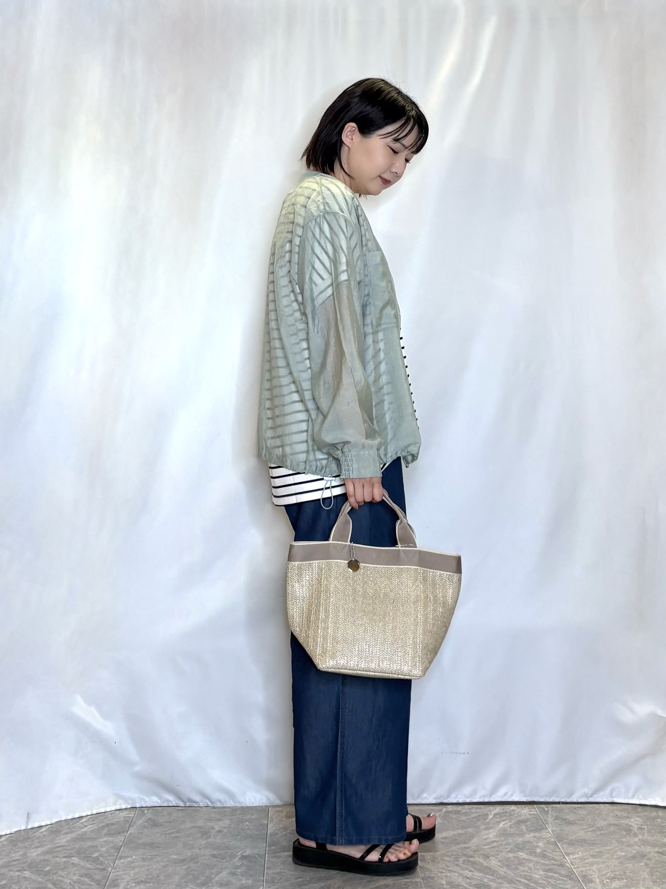 ネリさんの「SHOO･LA･RUE｜【S-LL/洗濯機可】夏に使える 程よい透け感のシアーブルゾン」を使ったコーディネート