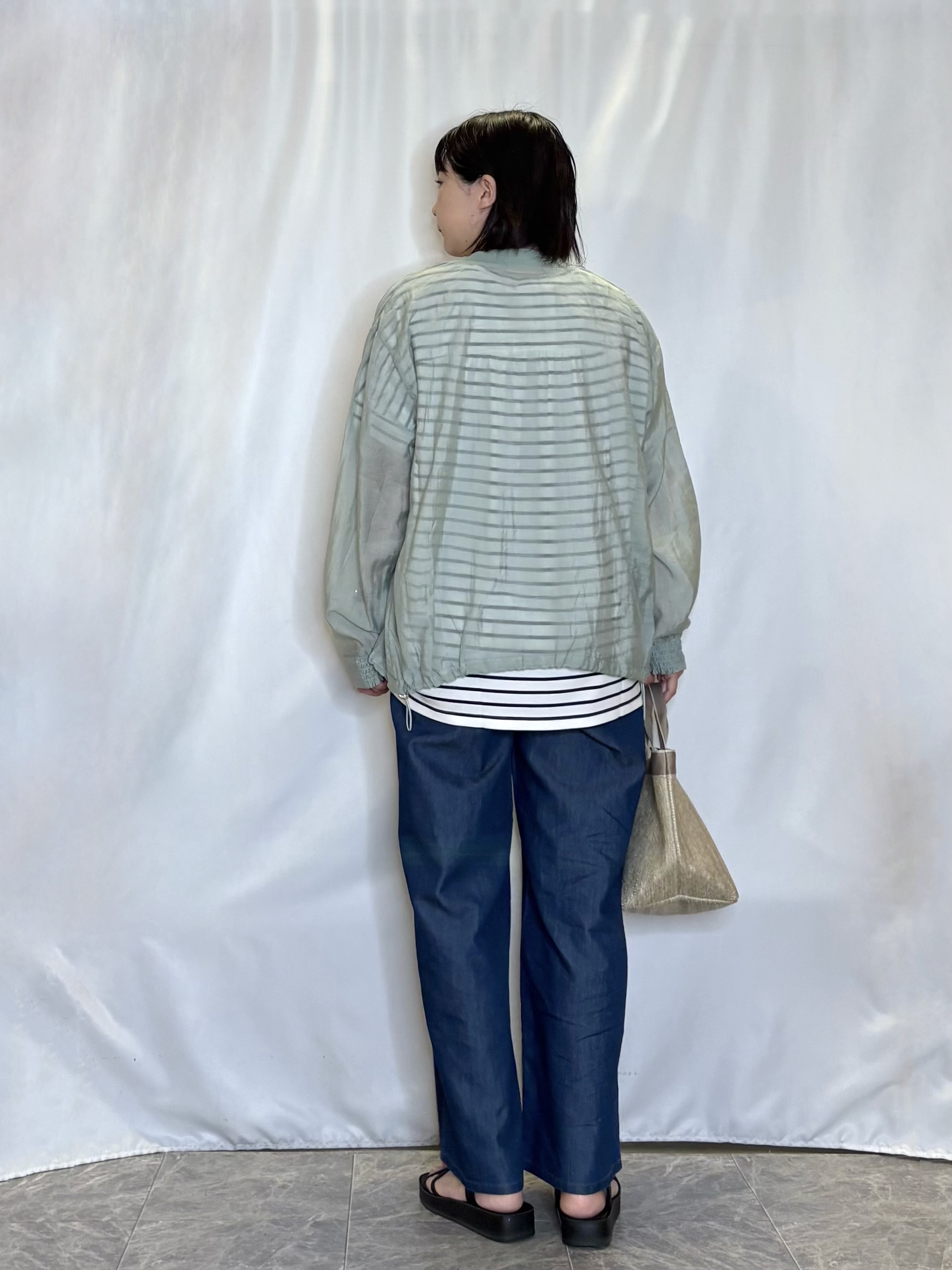 ネリさんの「SHOO･LA･RUE｜【S-LL/洗濯機可】夏に使える 程よい透け感のシアーブルゾン」を使ったコーディネート