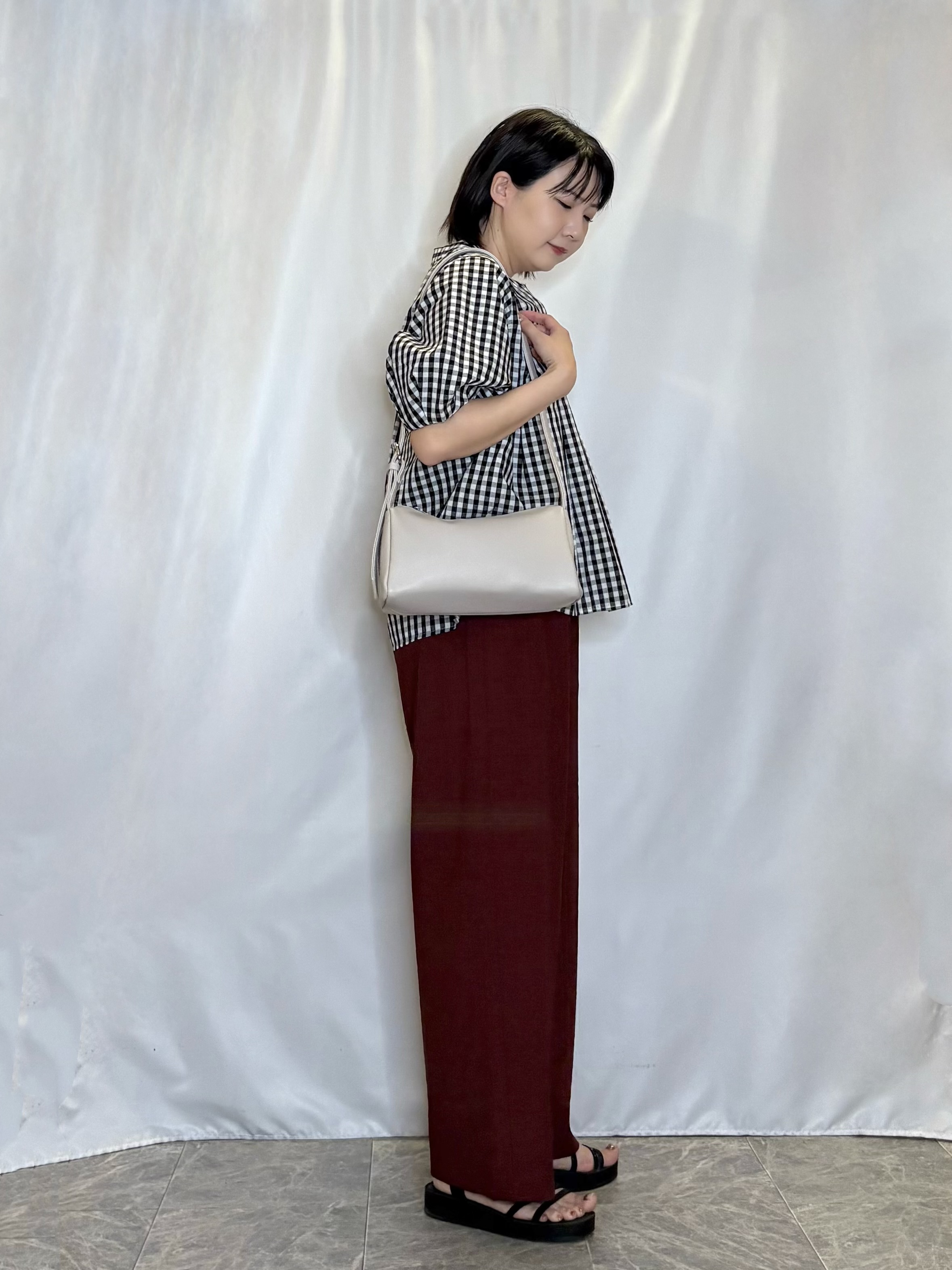 ネリさんの「SHOO･LA･RUE｜【高レビュー/洗濯後しわになりにくい/インせず着られる】自然に体型カバー 麻調ペプラムブラウス」を使ったコーディネート