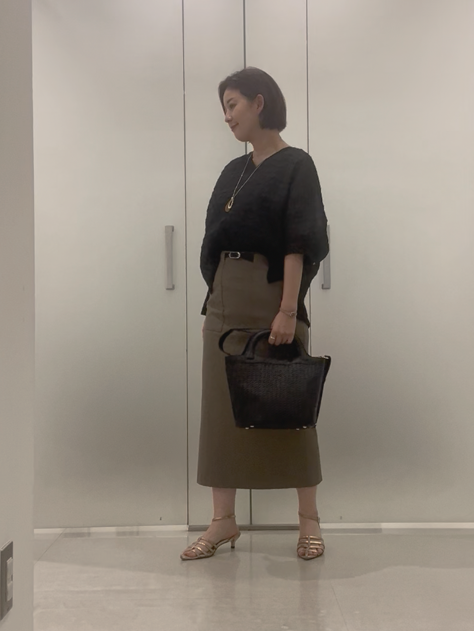 まどかさんの「UNTITLED｜【洗える】シアーVネックブラウス」を使ったコーディネート