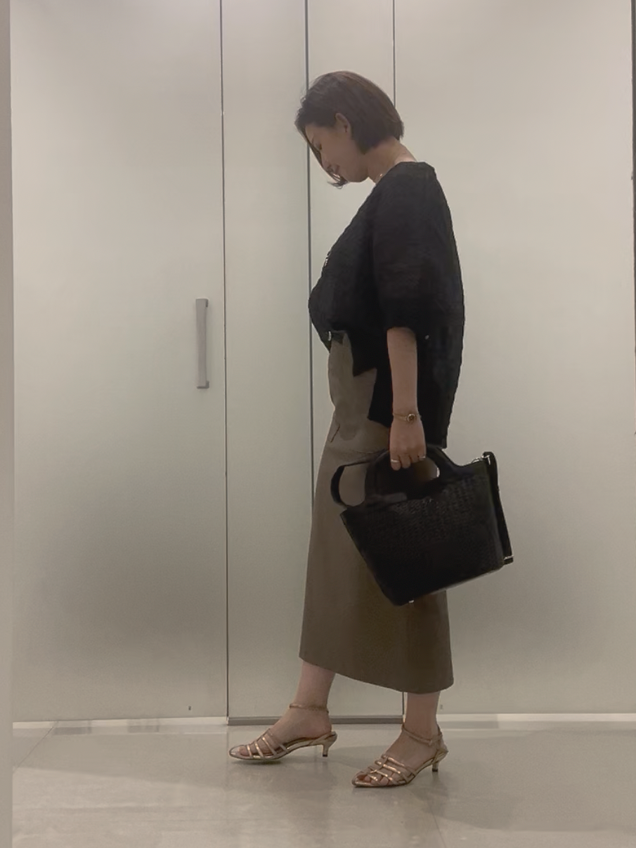 まどかさんの「UNTITLED｜【洗える】シアーVネックブラウス」を使ったコーディネート