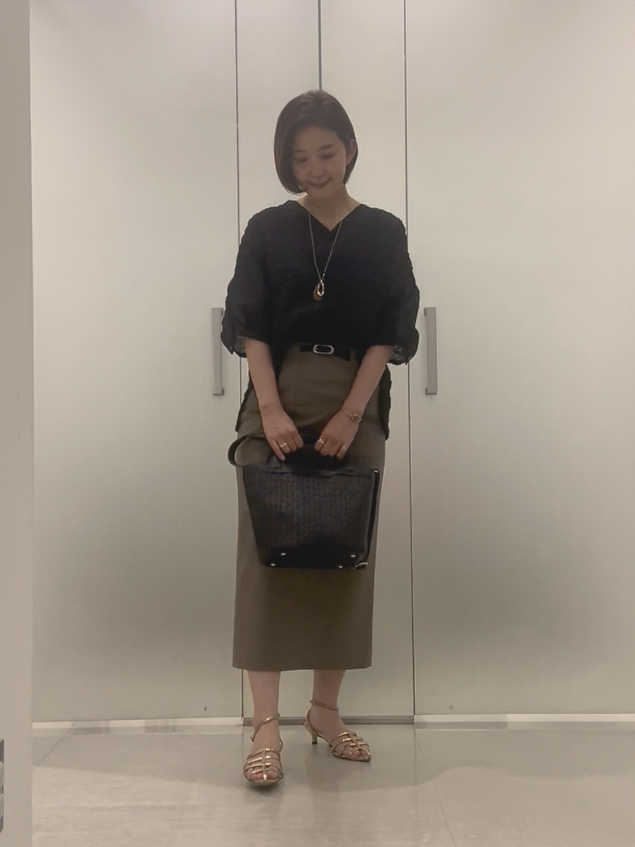 まどかさんの「UNTITLED｜【洗える】シアーVネックブラウス」を使ったコーディネート