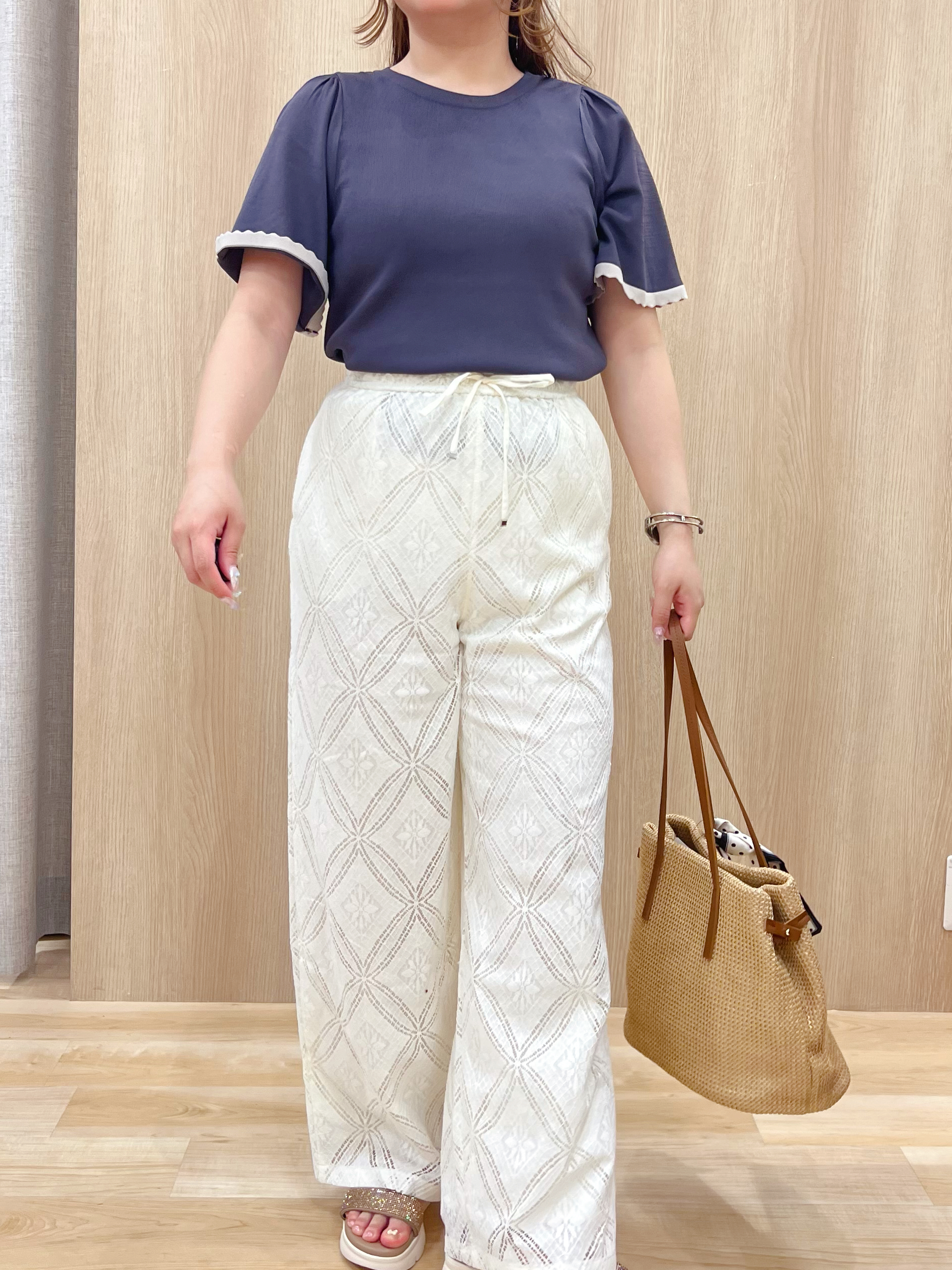 みことさんの「grove｜高評価！【シリーズ累計36万枚！名品ニット】やわらかドライタッチ スカラップスリーブニット」を使ったコーディネート