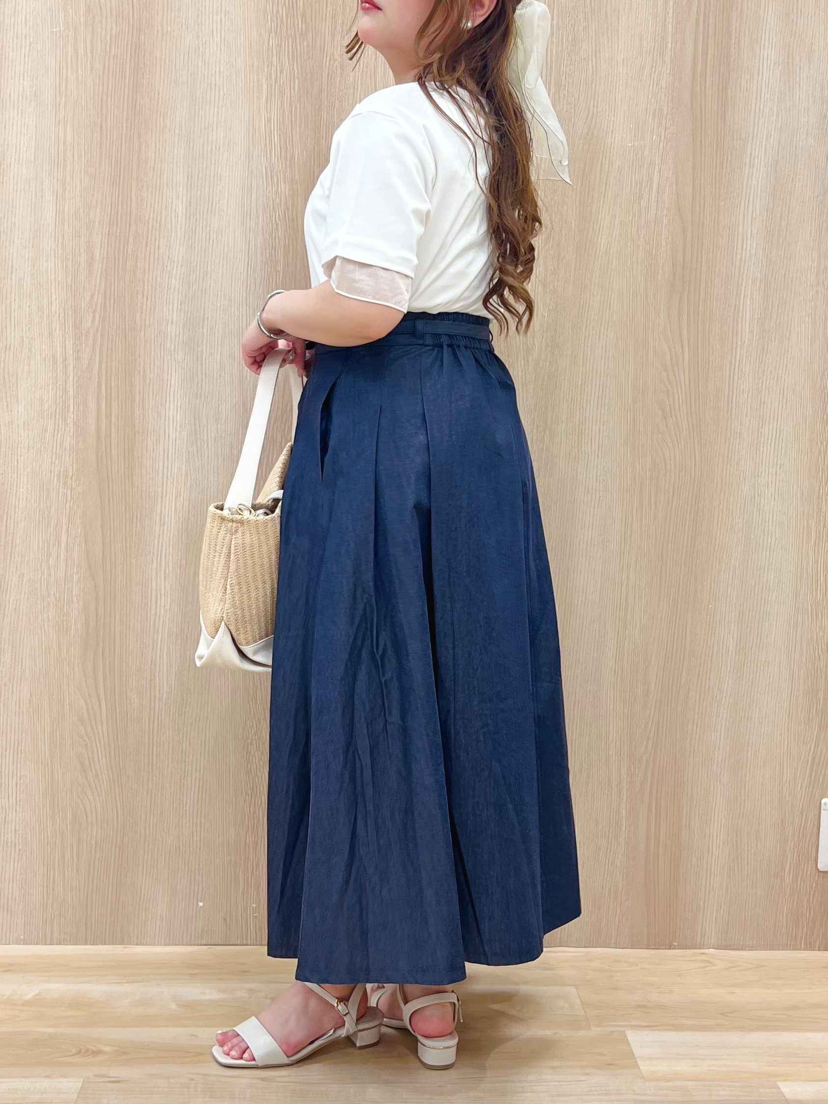 みことさんの「grove｜【二の腕カバー/UVカット】袖口シアースクエアネックTシャツ」を使ったコーディネート