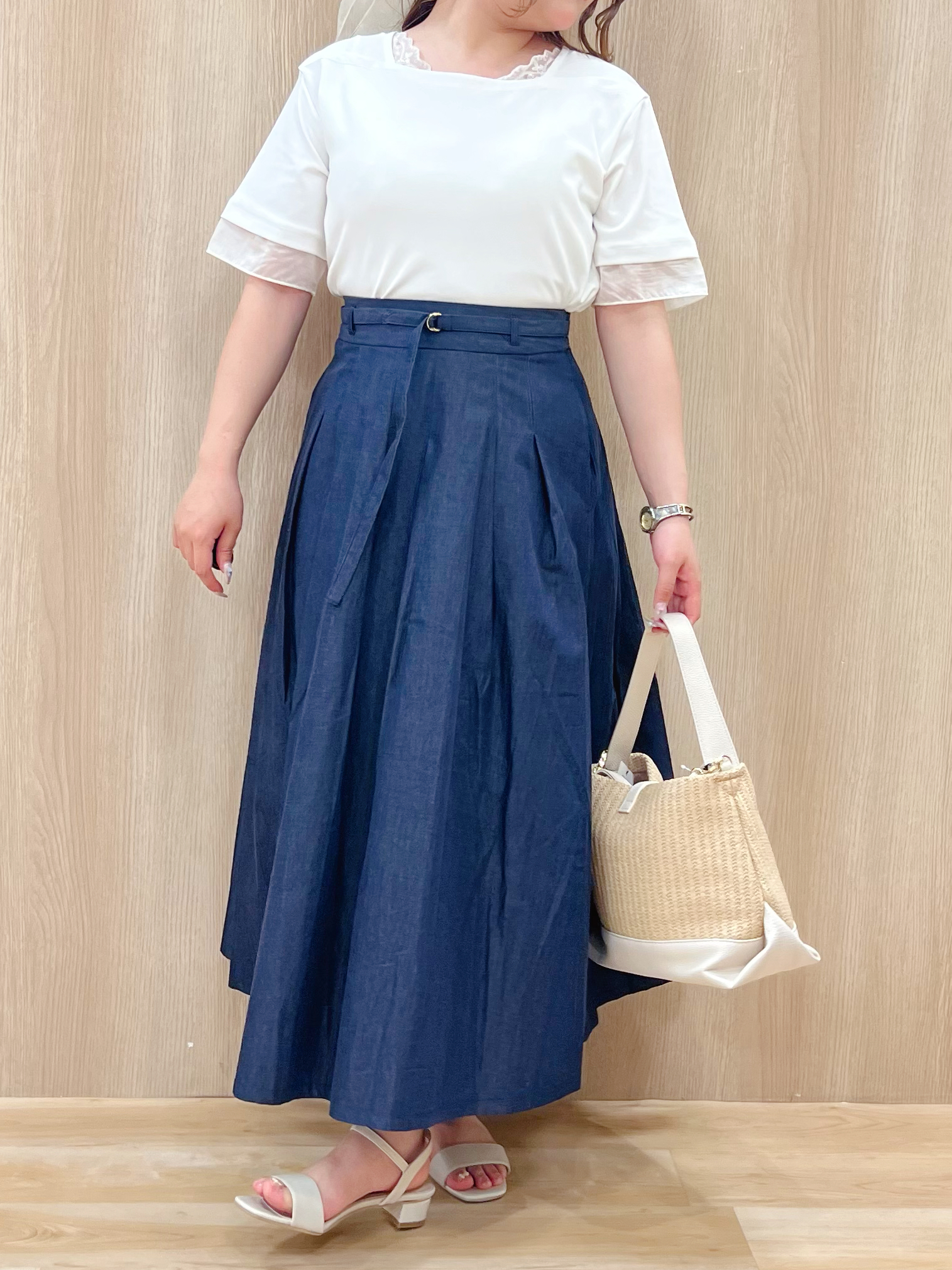みことさんの「grove｜【二の腕カバー/UVカット】袖口シアースクエアネックTシャツ」を使ったコーディネート