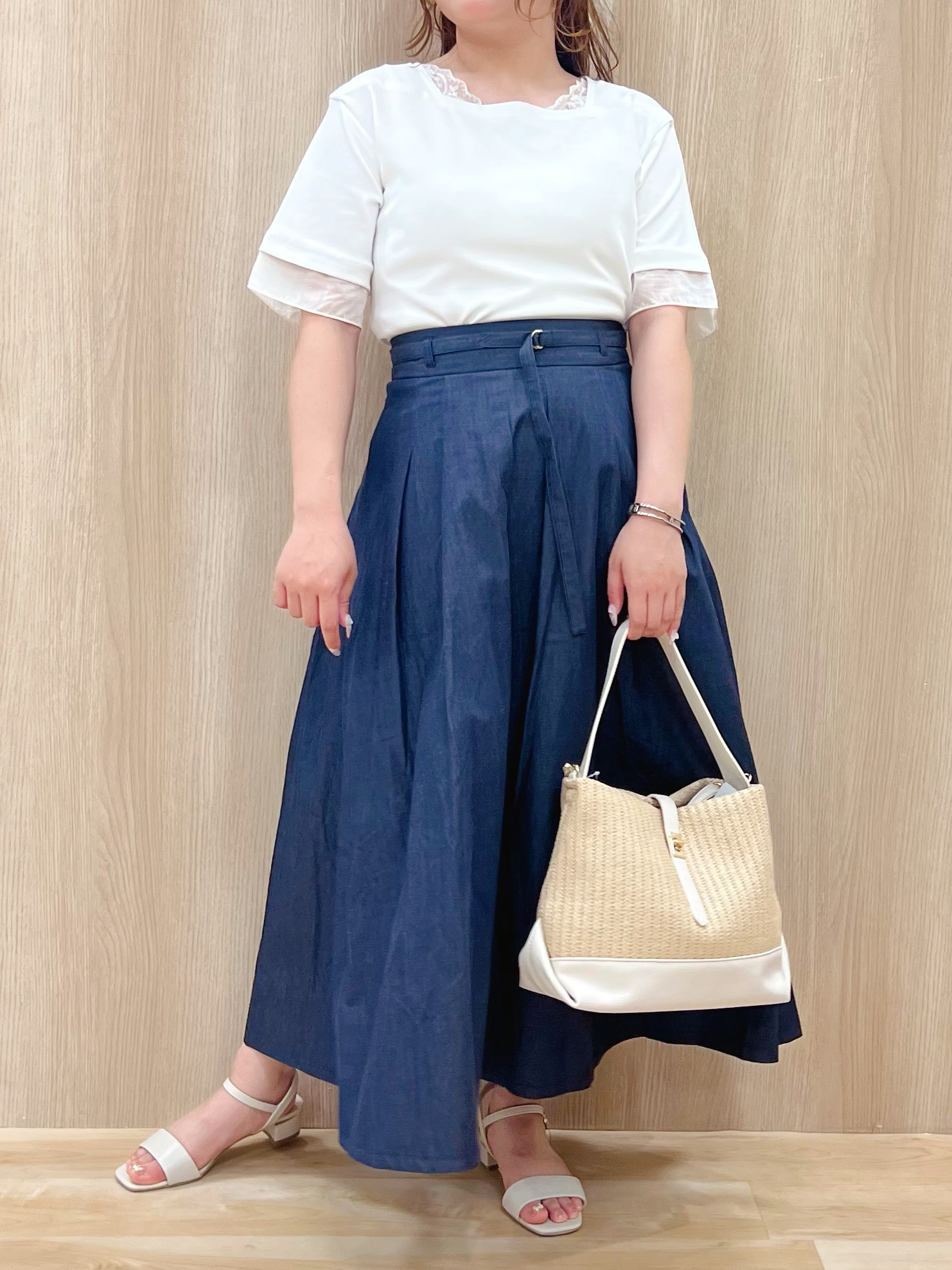みことさんの「grove｜【二の腕カバー/UVカット】袖口シアースクエアネックTシャツ」を使ったコーディネート