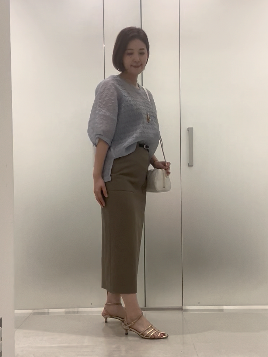 まどかさんの「UNTITLED｜【洗える】シアーVネックブラウス」を使ったコーディネート