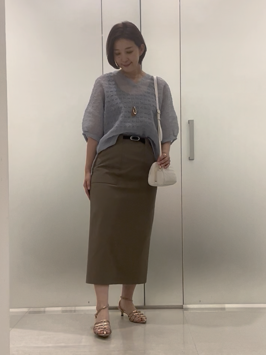 まどかさんの「UNTITLED｜【洗える】シアーVネックブラウス」を使ったコーディネート