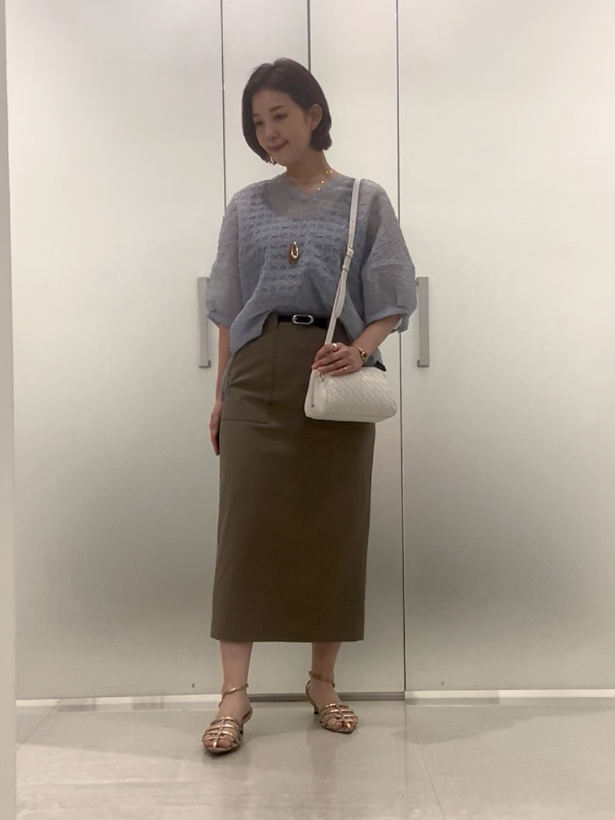まどかさんの「UNTITLED｜【洗える】シアーVネックブラウス」を使ったコーディネート