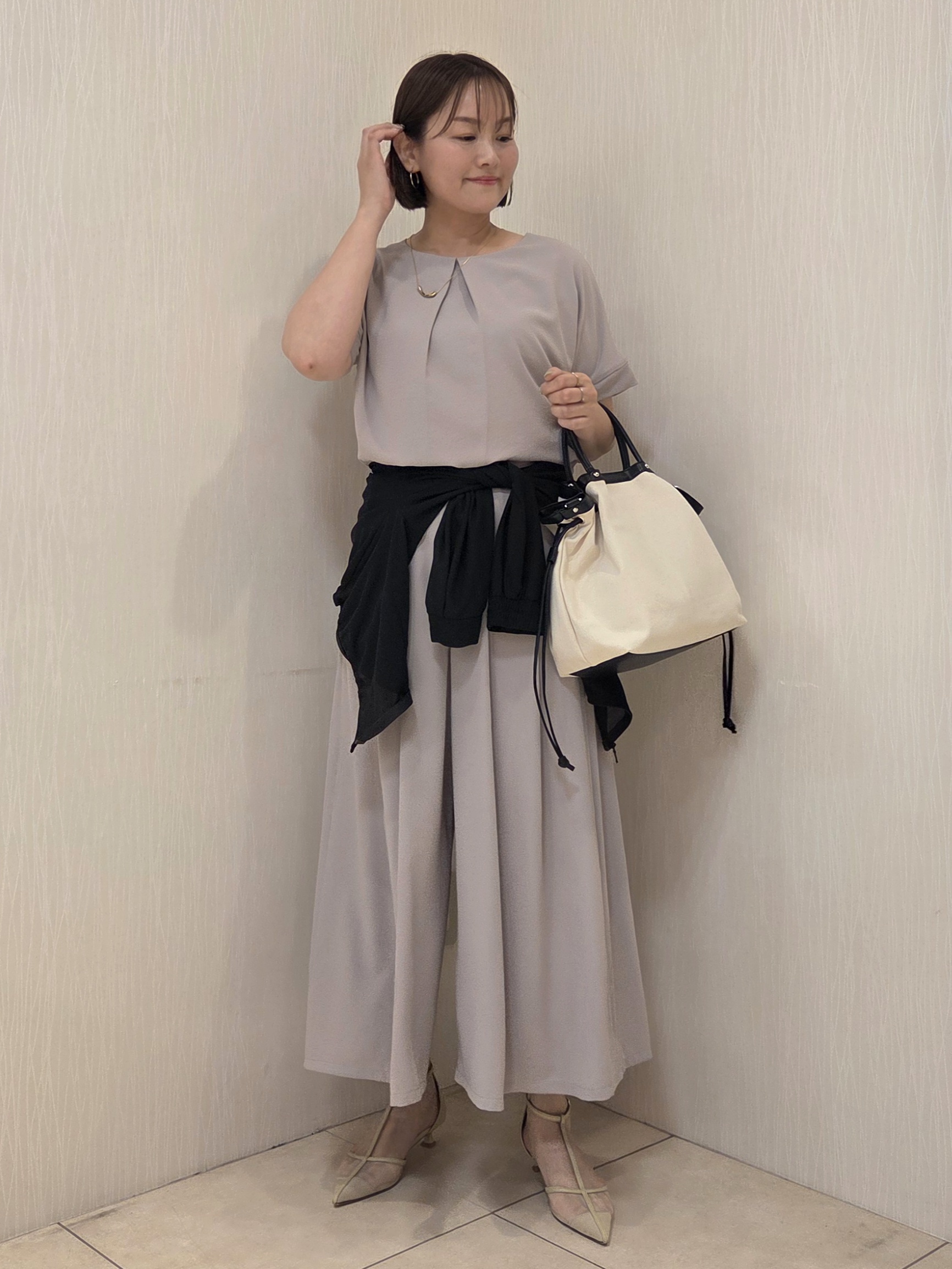 naokoさんの「UNTITLED｜【セットアップ可/UVカット/前後2WAY】リラクシーフレンチスリーブブラウス」を使ったコーディネート