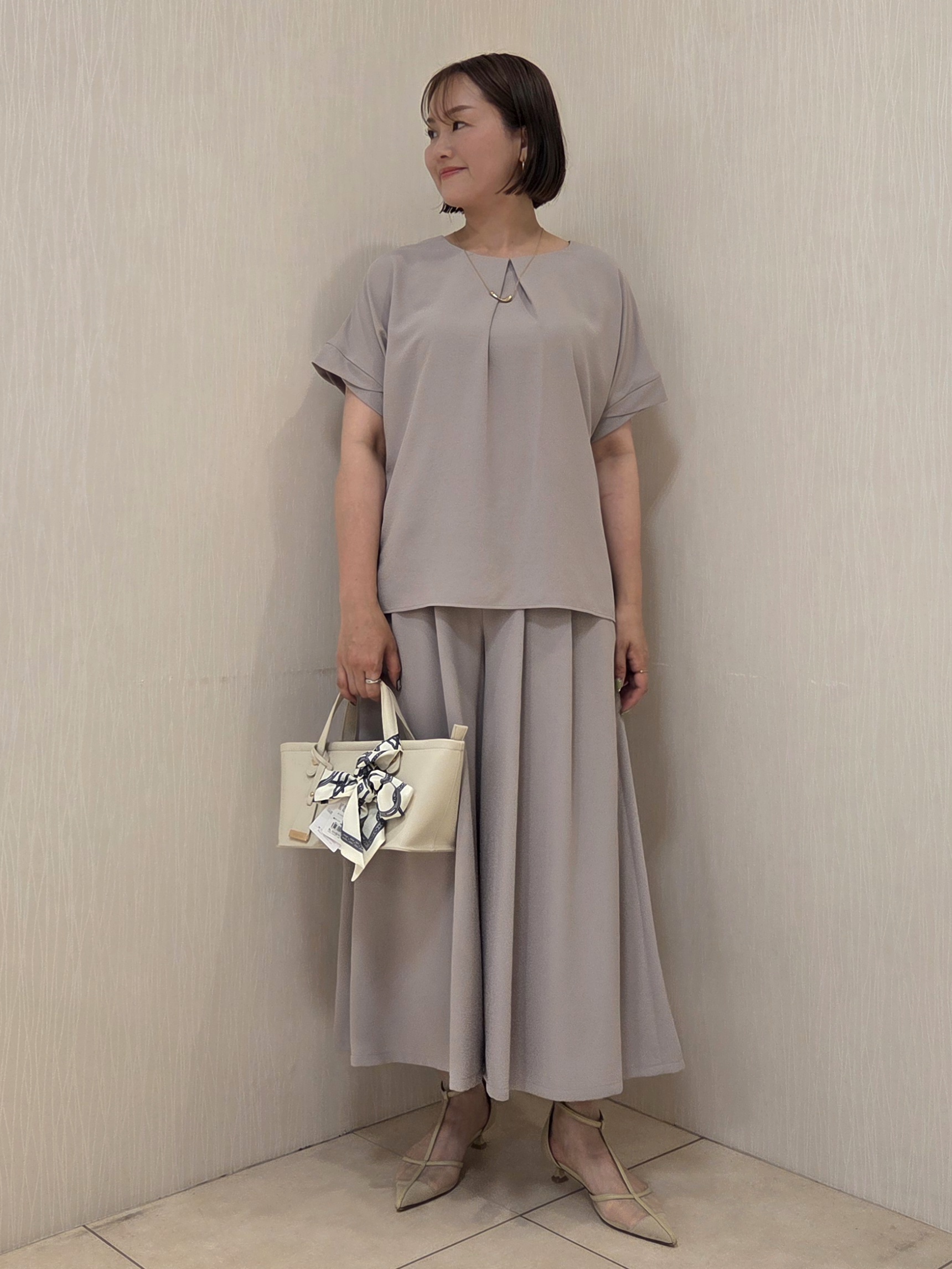 naokoさんの「UNTITLED｜【セットアップ可/UVカット/前後2WAY】リラクシーフレンチスリーブブラウス」を使ったコーディネート