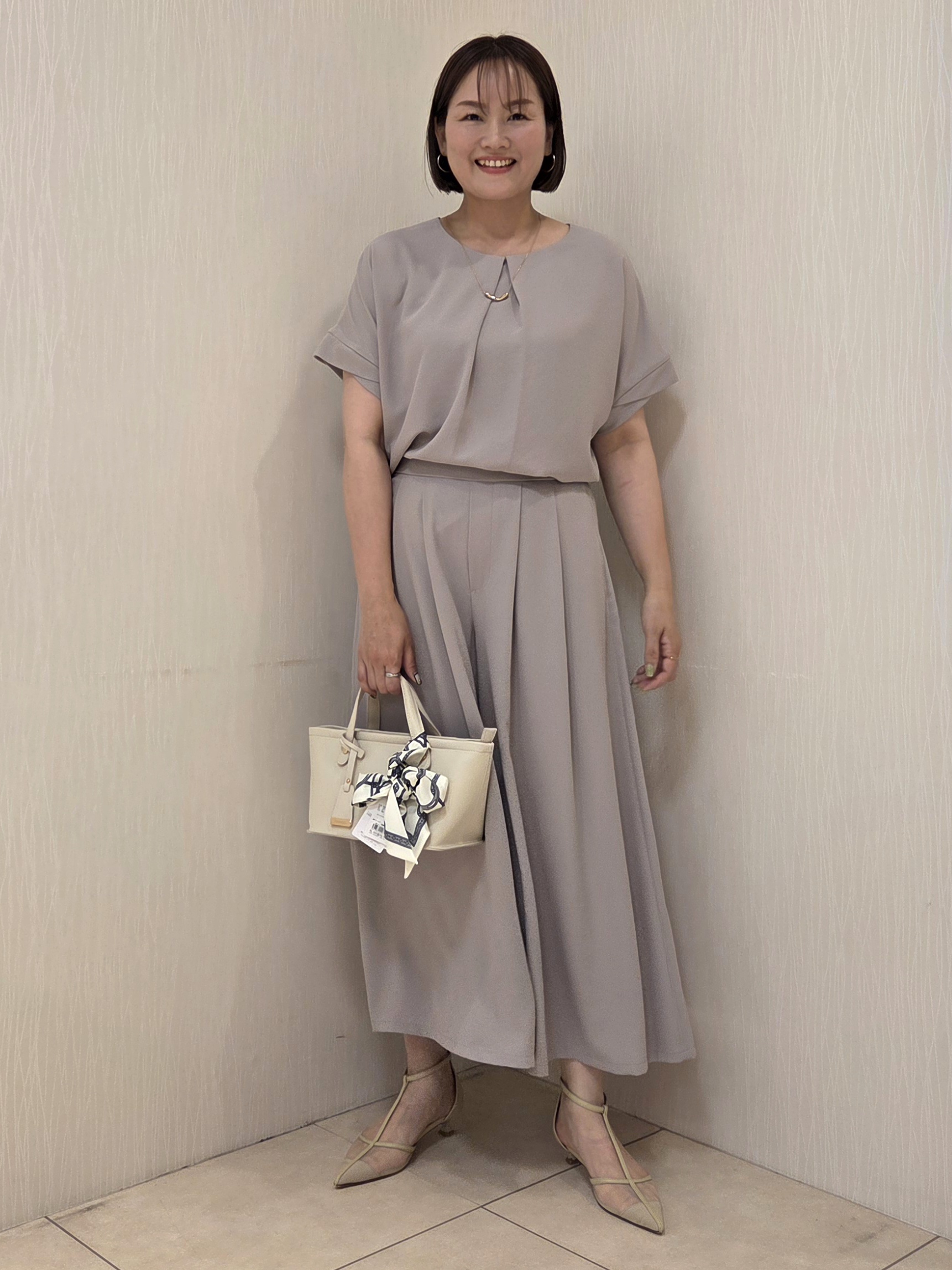 naokoさんの「UNTITLED｜【セットアップ可/UVカット/前後2WAY】リラクシーフレンチスリーブブラウス」を使ったコーディネート