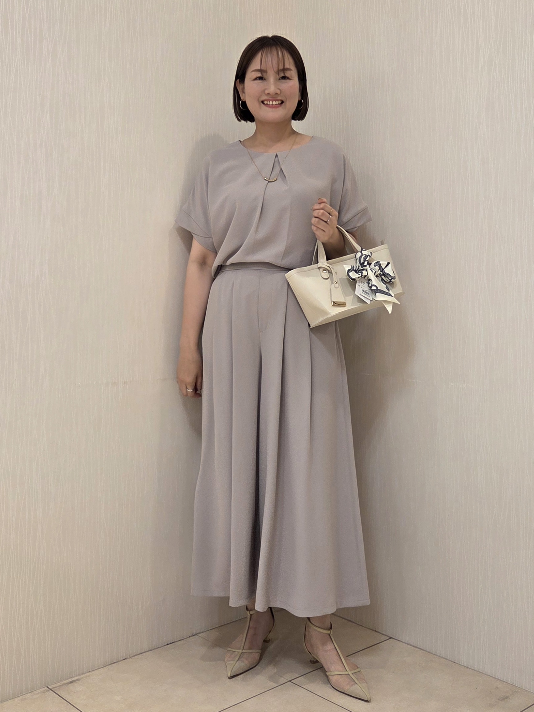 naokoさんの「UNTITLED｜【セットアップ可/UVカット/前後2WAY】リラクシーフレンチスリーブブラウス」を使ったコーディネート