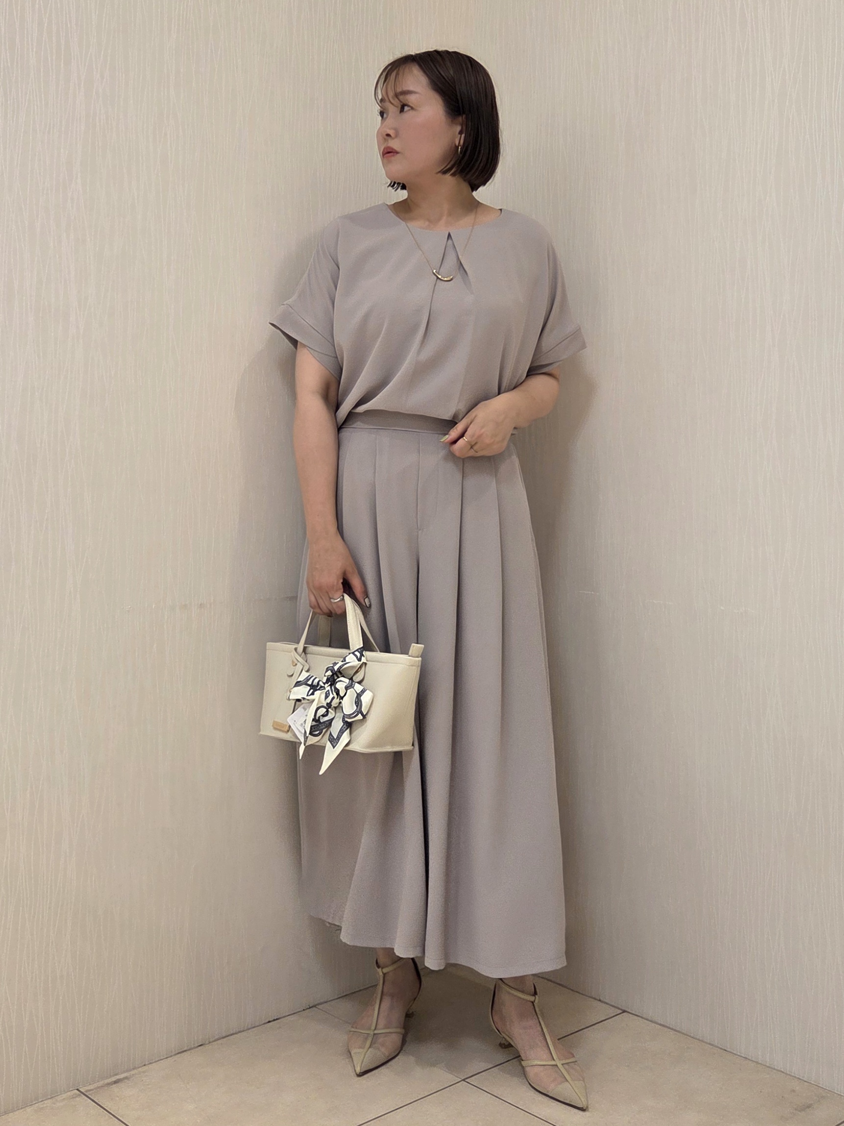 naokoさんの「UNTITLED｜【セットアップ可/UVカット/前後2WAY】リラクシーフレンチスリーブブラウス」を使ったコーディネート