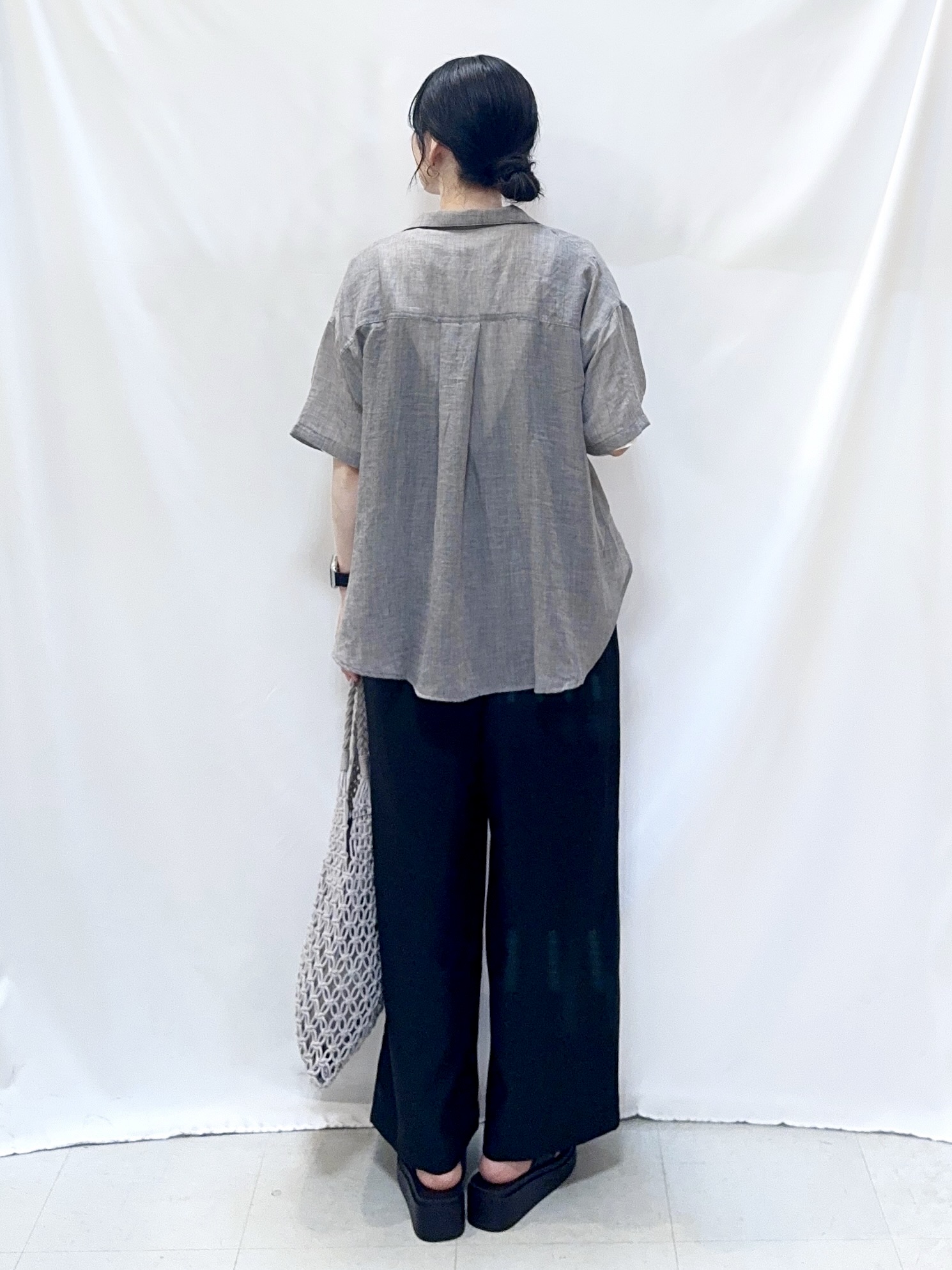 𝐇𝐢𝐫𝐨𝐦𝐢さんの「SHOO･LA･RUE｜【S-LL】ナチュラルに決まる 半袖シアーシャツジャケット」を使ったコーディネート