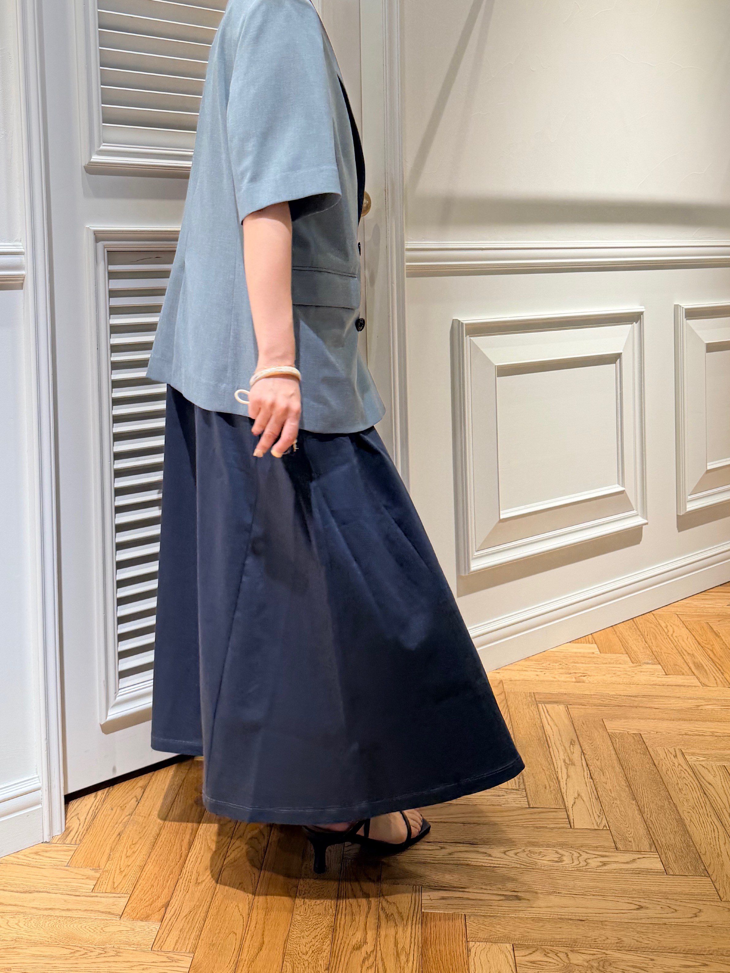 つじ まこさんの「DRESSTERIOR｜【接触冷感／抗菌防臭／消臭/ウォッシャブル】アイスクリアコットン フレンチスリーブワンピース」を使ったコーディネート
