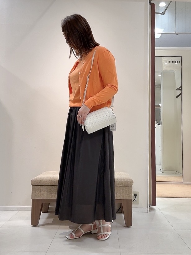 YUIさんの「UNTITLED｜◆【9色展開/アンサンブル可】コットンクルーネックカーディガン」を使ったコーディネート
