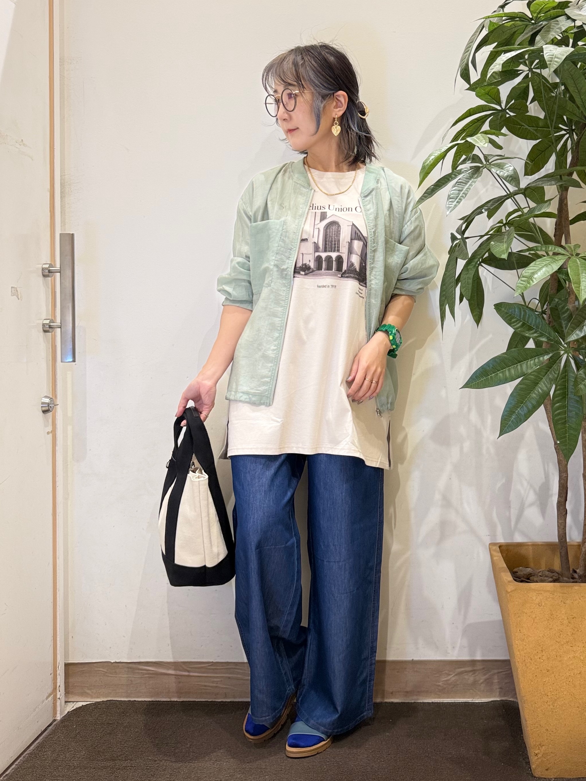 misakiさんの「SHOO･LA･RUE｜【S-LL/洗濯機可】夏に使える 程よい透け感のシアーブルゾン」を使ったコーディネート