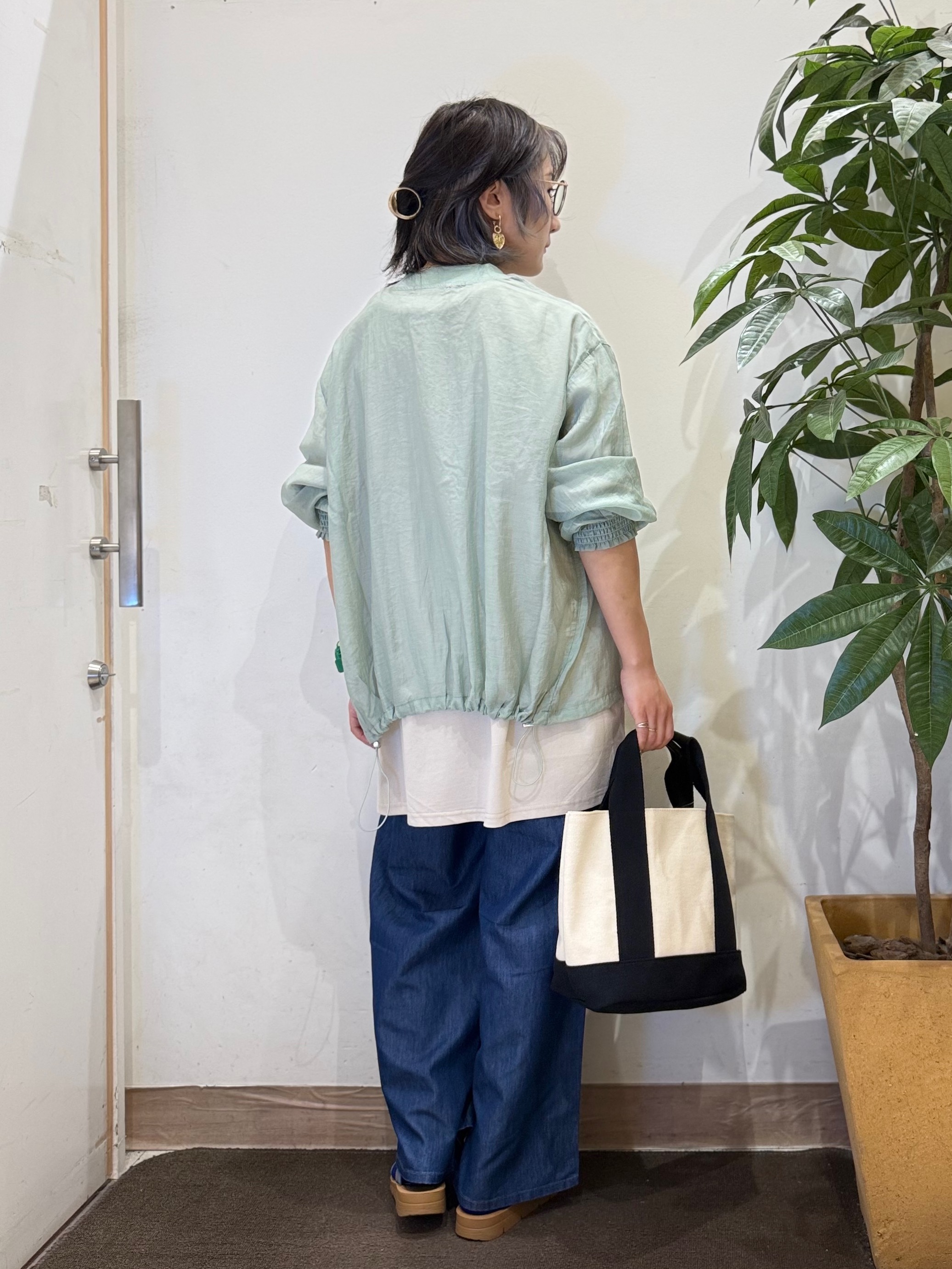 misakiさんの「SHOO･LA･RUE｜【S-LL/洗濯機可】夏に使える 程よい透け感のシアーブルゾン」を使ったコーディネート