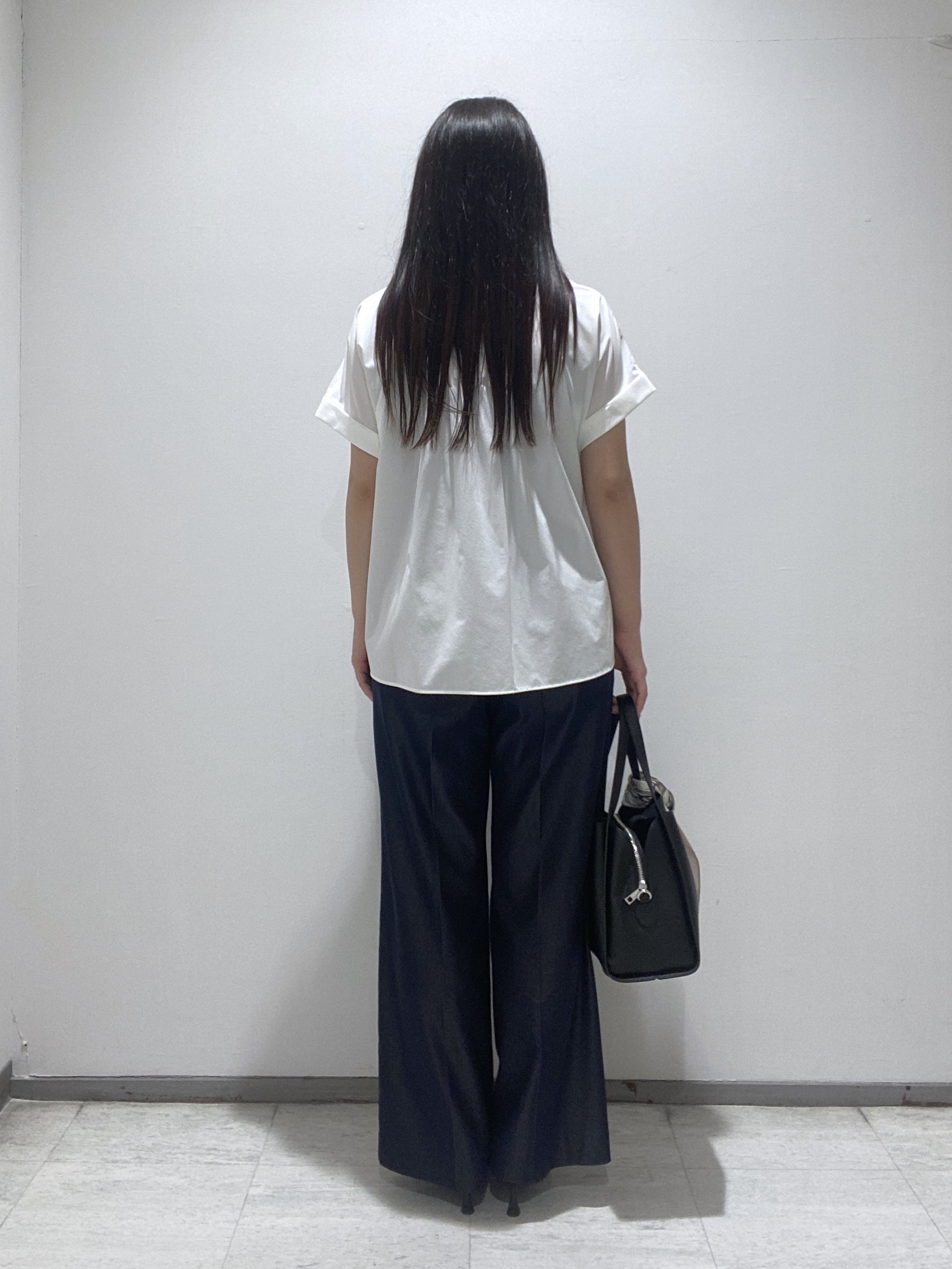 meiさんの「INDIVI｜【撥水／UVケア／SETUP可能】軽量タックスキッパーブラウス」を使ったコーディネート