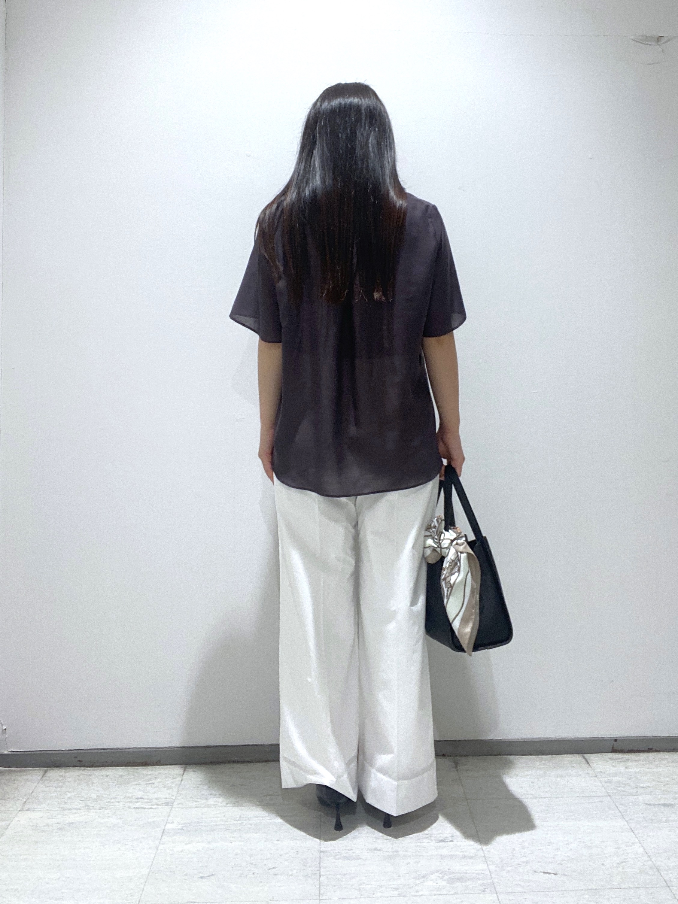 meiさんの「INDIVI｜【接触冷感/洗える】シアーシャンブレーピンタックブラウス」を使ったコーディネート