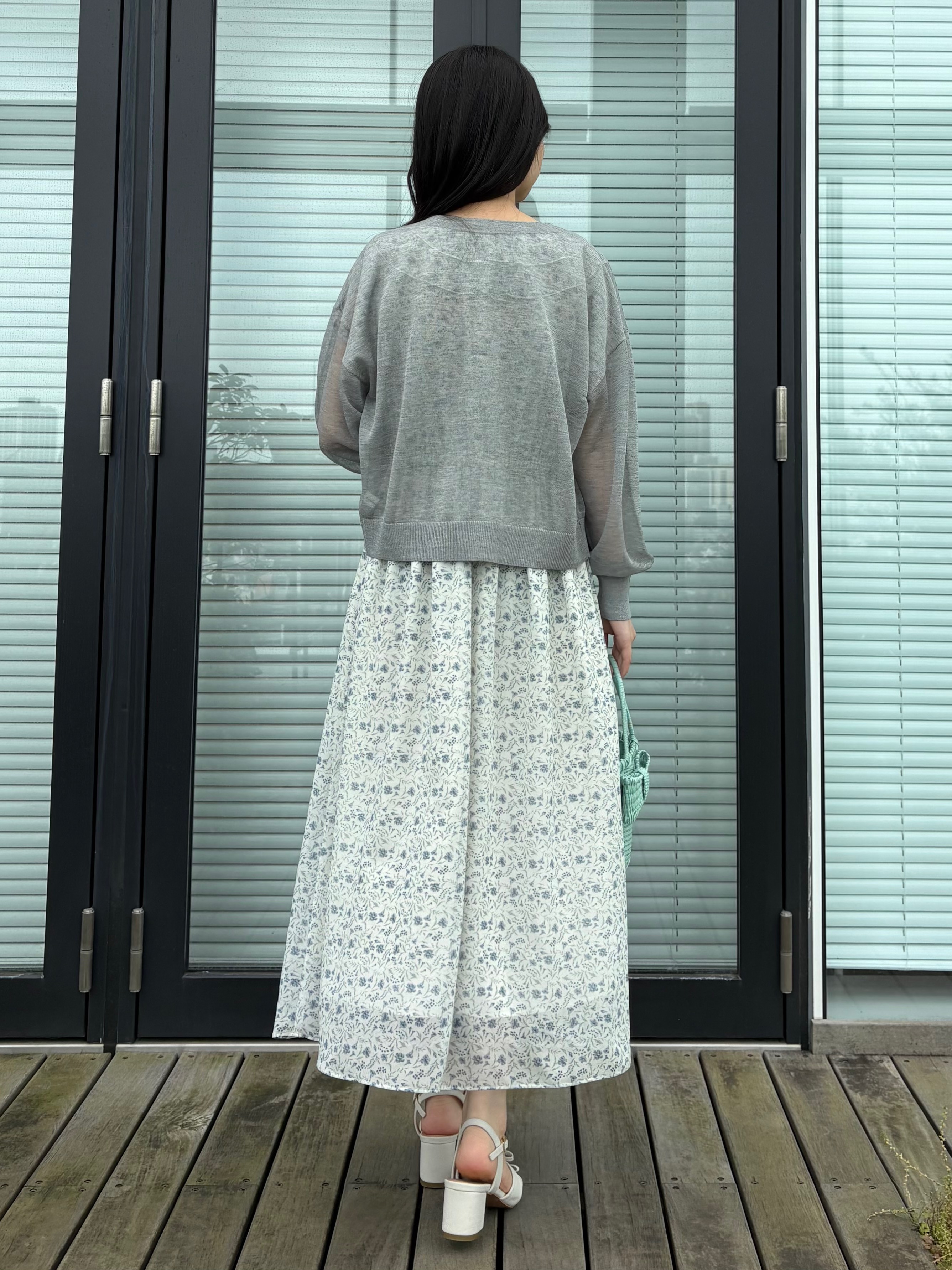 AOIさんの「Couture brooch｜【洗える・パール調釦】愛されシアーカーディガン」を使ったコーディネート