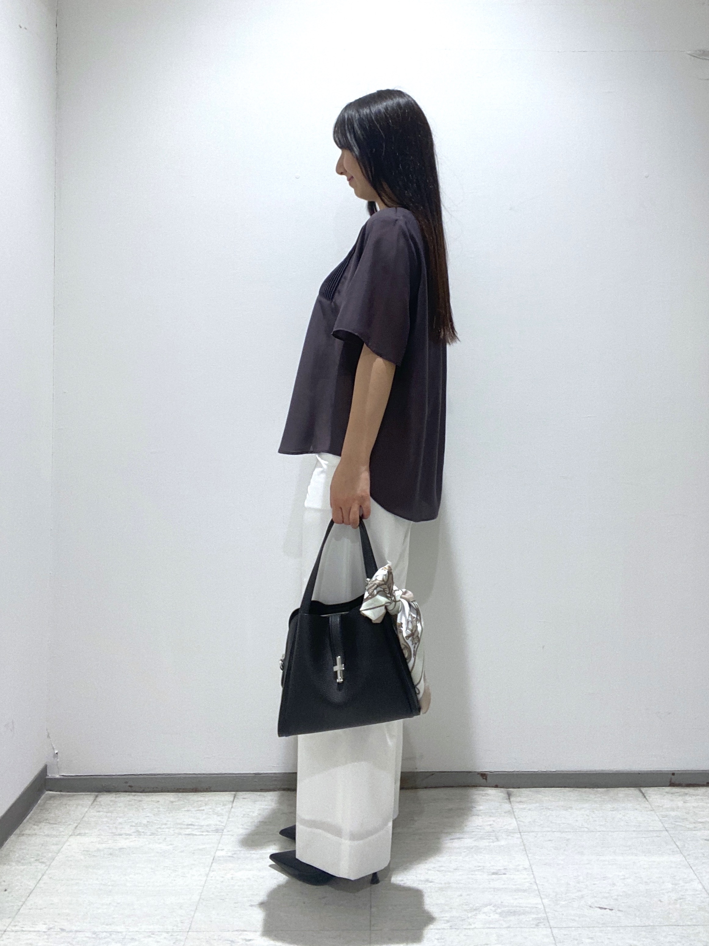 meiさんの「INDIVI｜【接触冷感/洗える】シアーシャンブレーピンタックブラウス」を使ったコーディネート