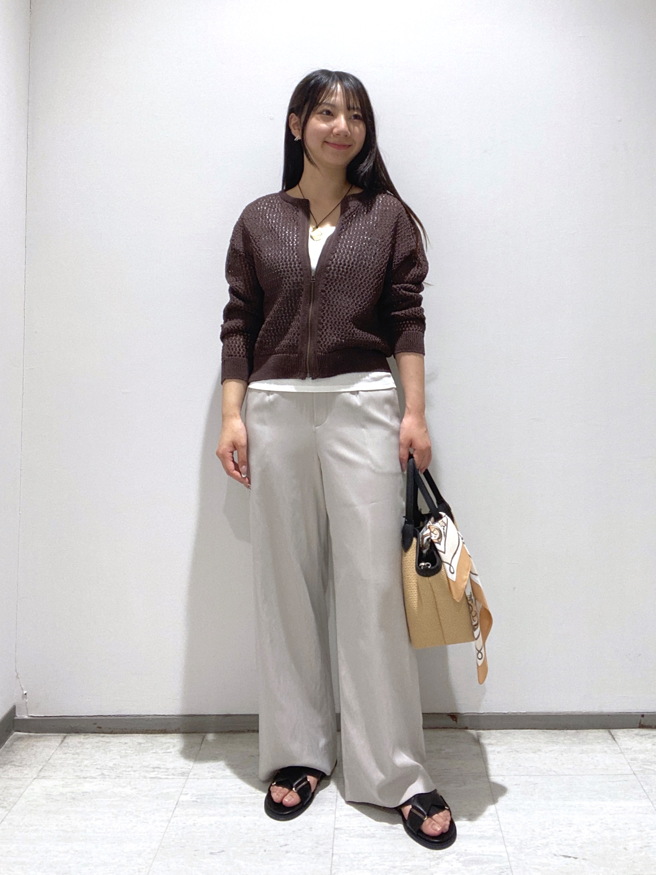 meiさんの「INDIVI｜【洗える／コットン】メッシュジップニットカーディガン」を使ったコーディネート