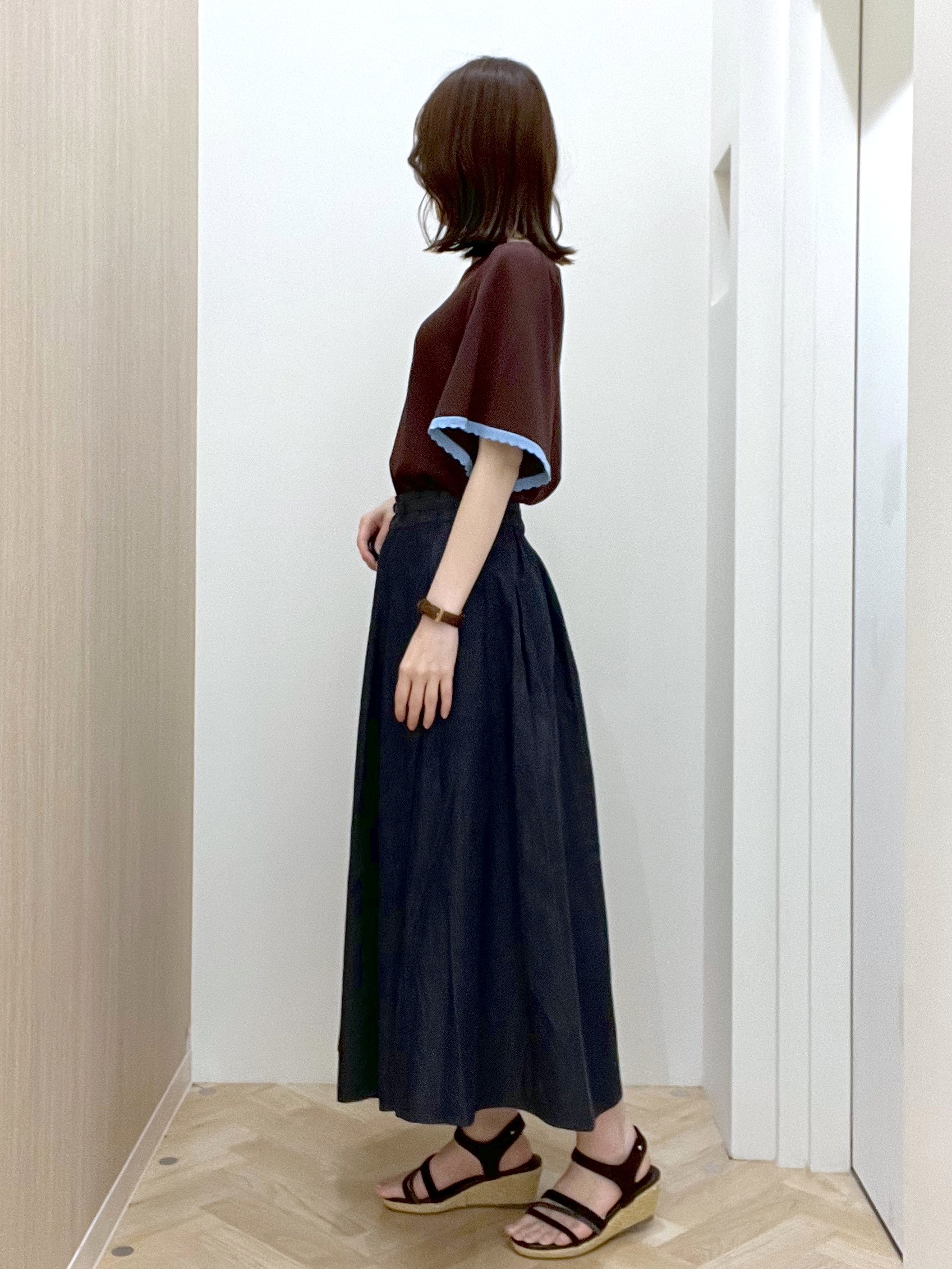  おまつさんの「grove｜高評価！【シリーズ累計36万枚！名品ニット】やわらかドライタッチ スカラップスリーブニット」を使ったコーディネート