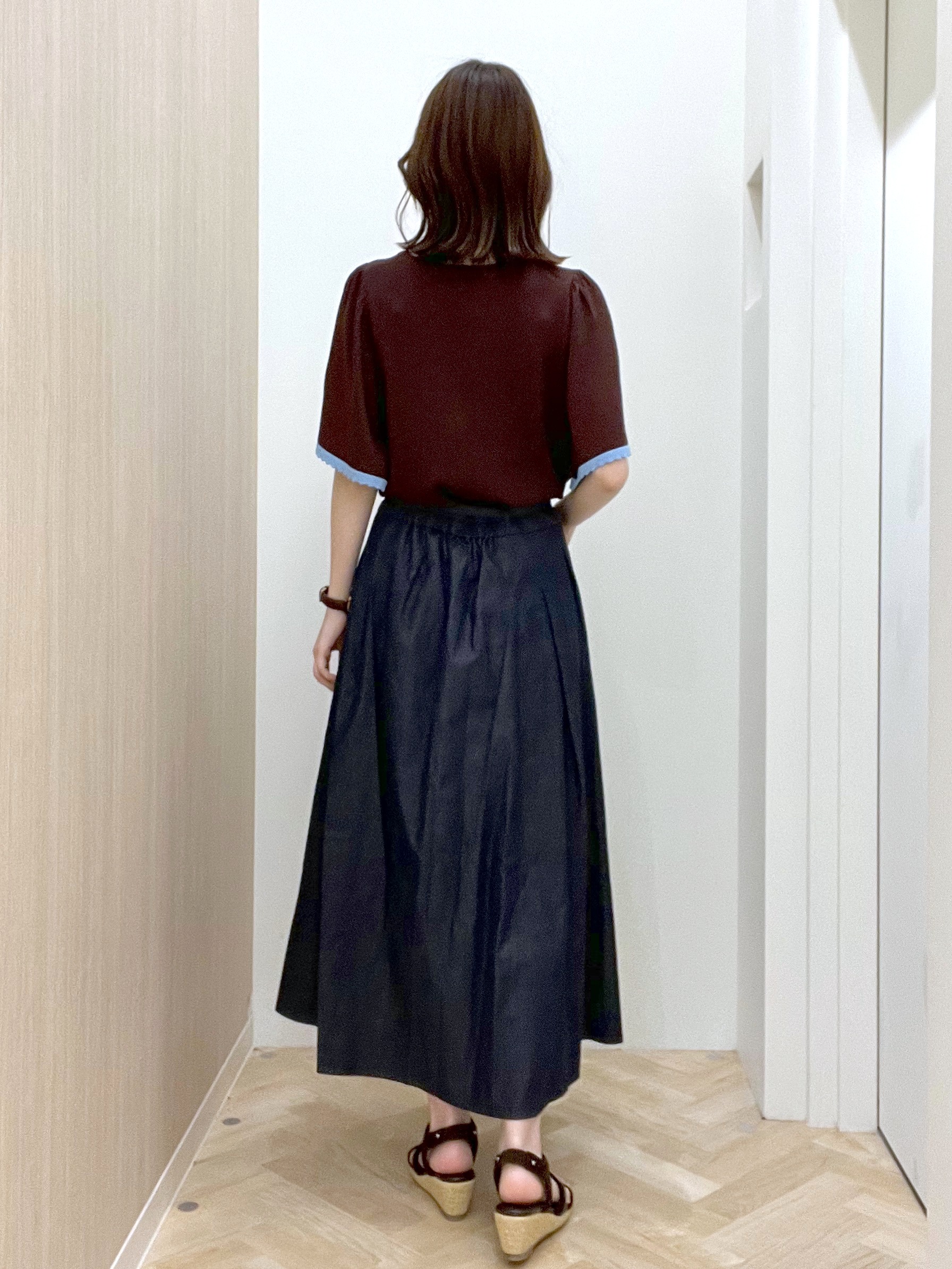  おまつさんの「grove｜高評価！【シリーズ累計36万枚！名品ニット】やわらかドライタッチ スカラップスリーブニット」を使ったコーディネート