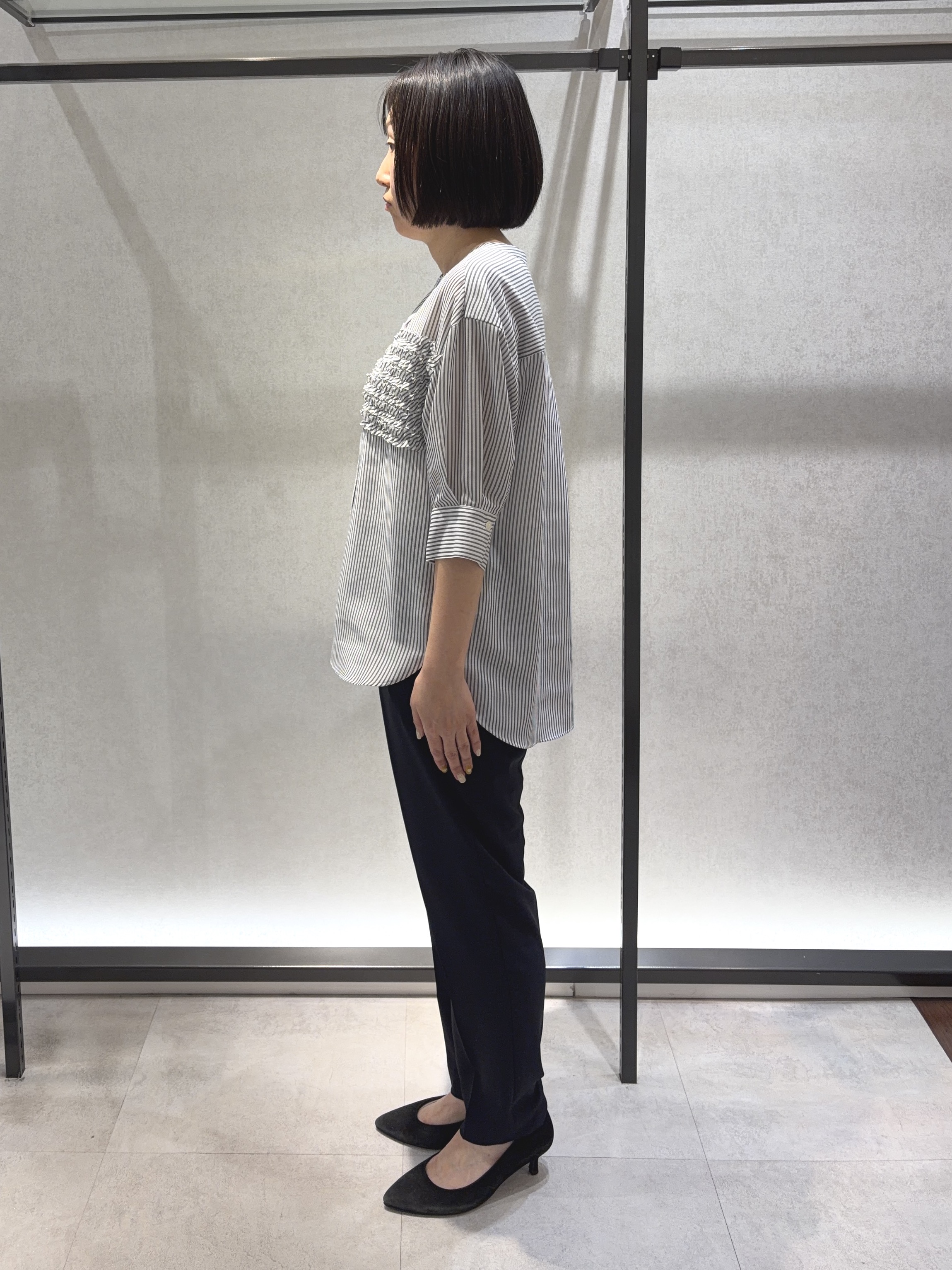わたなべさんの「UNTITLED｜【接触冷感/通気性/洗える】フロントフリルブラウス」を使ったコーディネート