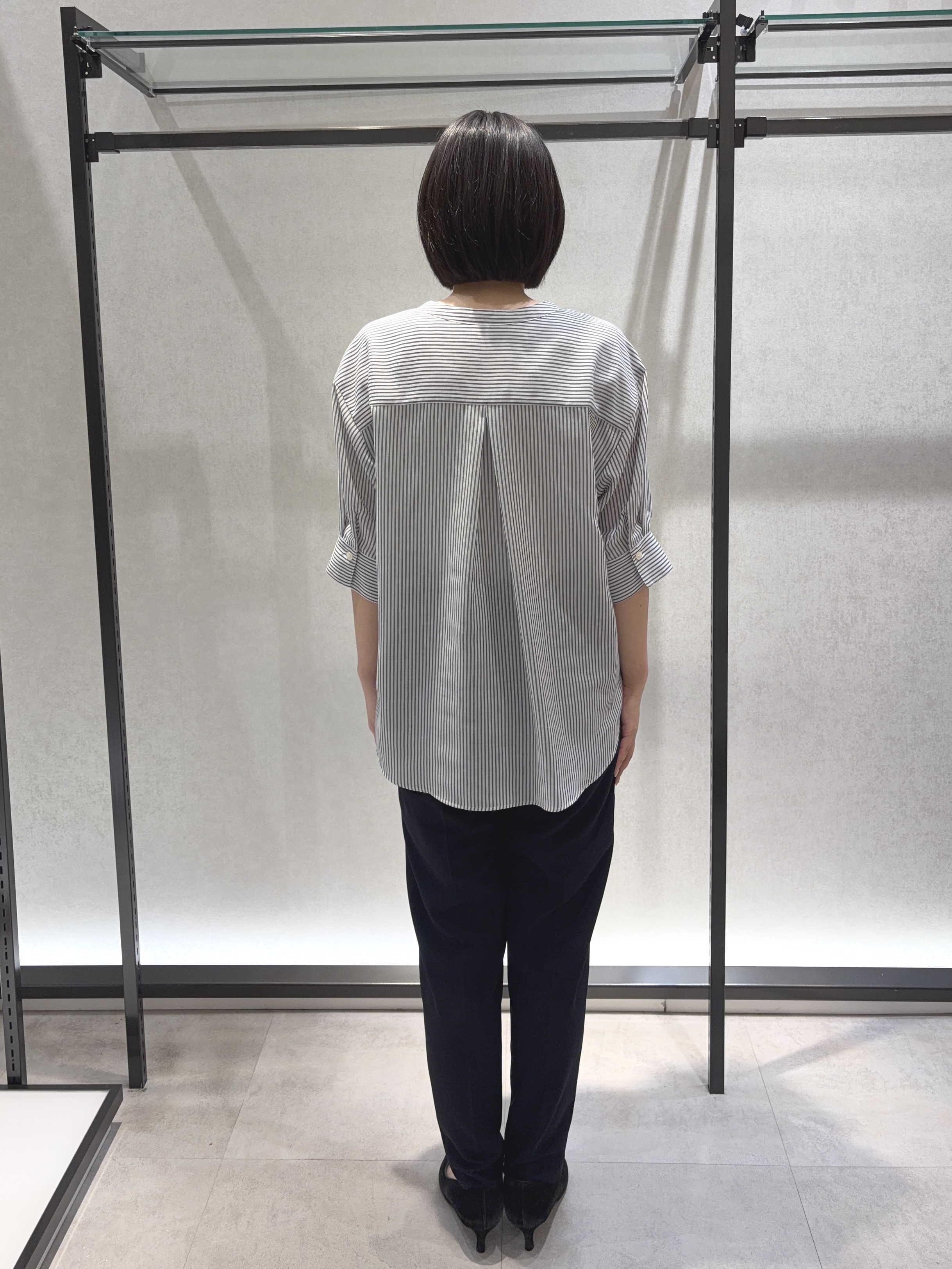 わたなべさんの「UNTITLED｜【接触冷感/通気性/洗える】フロントフリルブラウス」を使ったコーディネート
