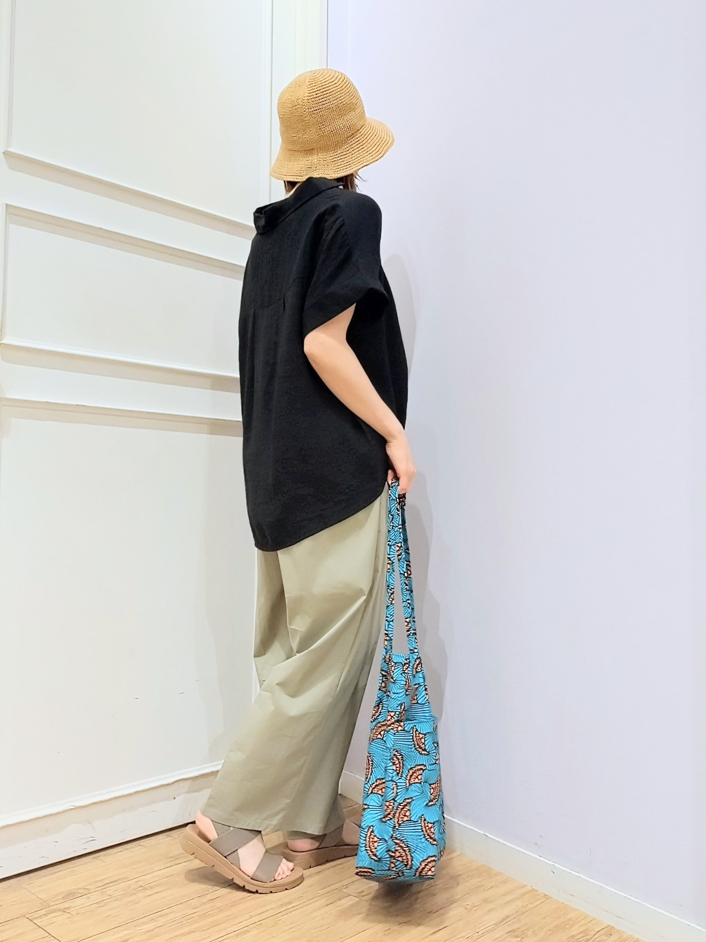miomioさんの「SHOO･LA･RUE｜【S-LL/洗濯機可】インせず着られる 裾タック スキッパーシャツ」を使ったコーディネート