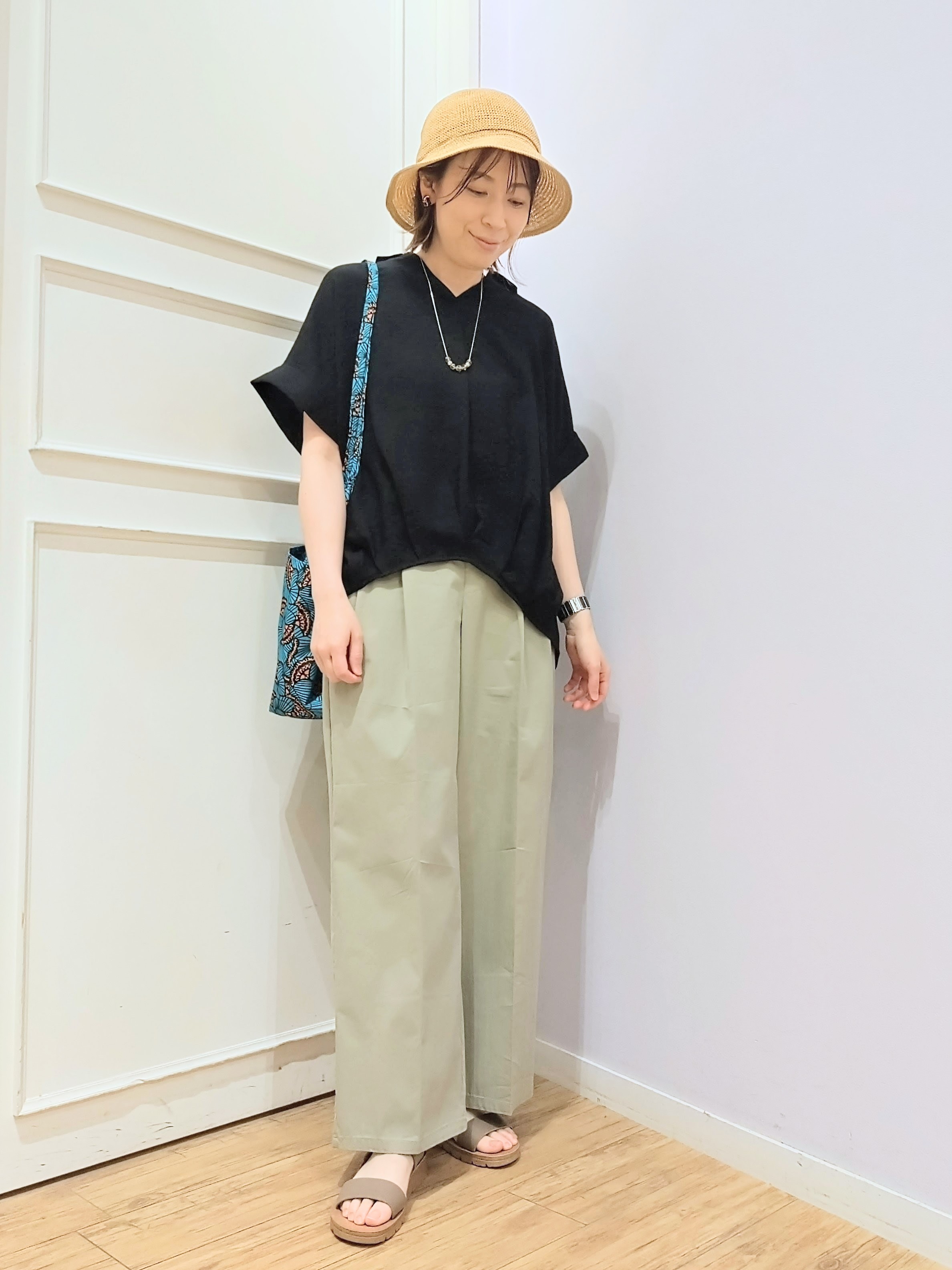 miomioさんの「SHOO･LA･RUE｜【S-LL/洗濯機可】インせず着られる 裾タック スキッパーシャツ」を使ったコーディネート