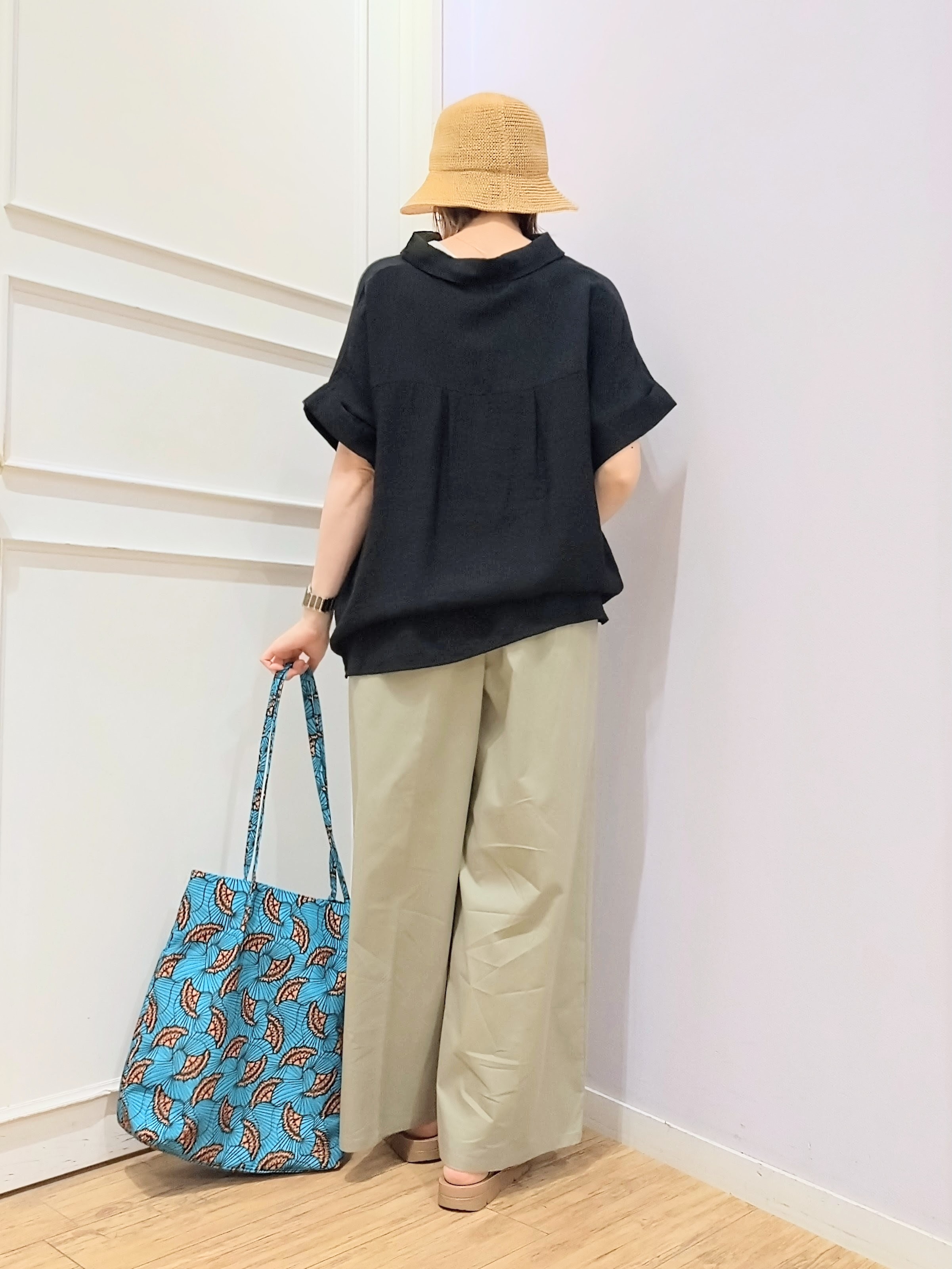 miomioさんの「SHOO･LA･RUE｜【S-LL/洗濯機可】インせず着られる 裾タック スキッパーシャツ」を使ったコーディネート