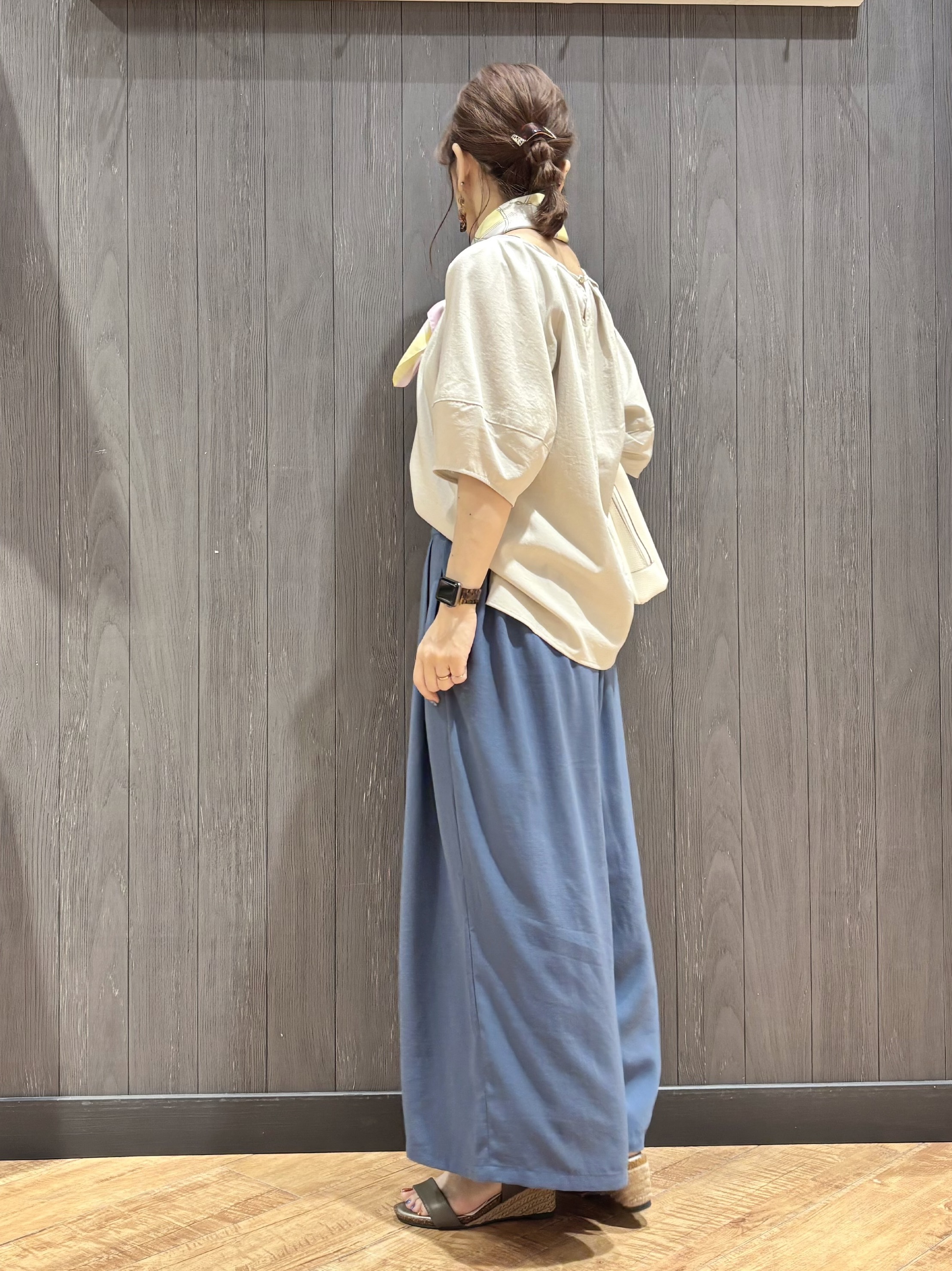 meiさんの「SHOO･LA･RUE｜【S-LL/洗濯機可/セットアップ可】軽凛(かろりん) タックブラウス」を使ったコーディネート