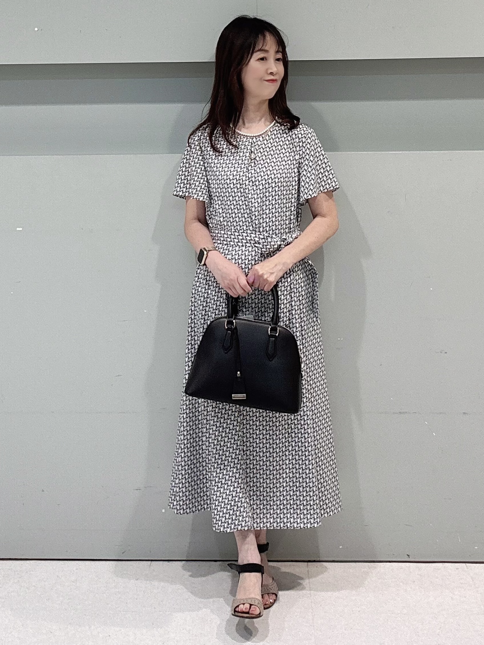 makiさんの「UNTITLED｜【美シルエット/洗える】ジオメプリントワンピース」を使ったコーディネート