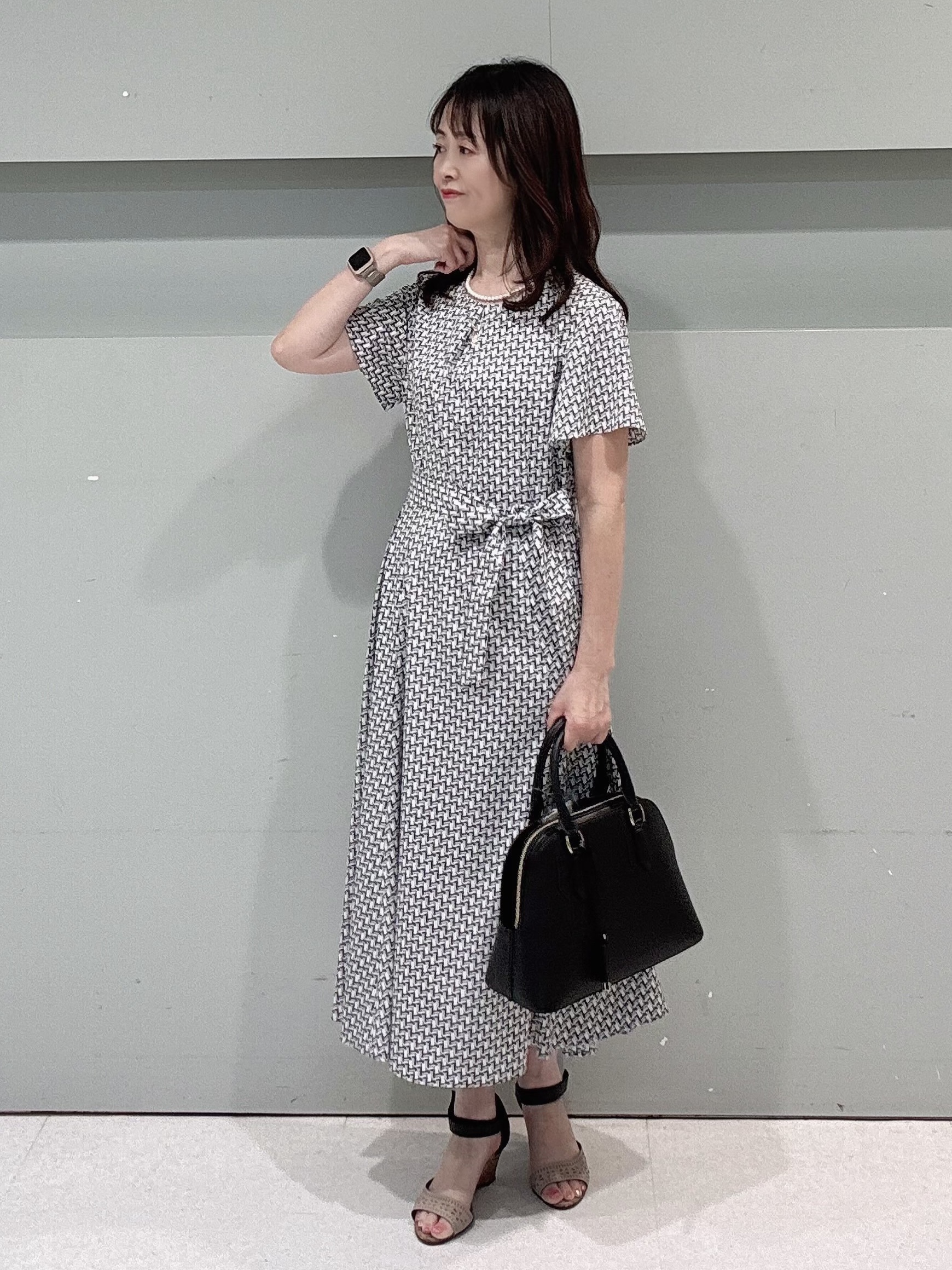makiさんの「UNTITLED｜【美シルエット/洗える】ジオメプリントワンピース」を使ったコーディネート