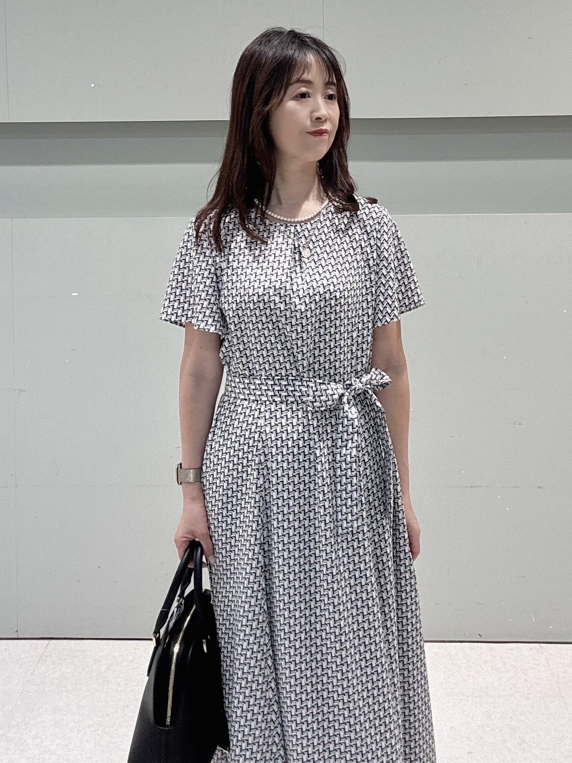 makiさんの「UNTITLED｜【美シルエット/洗える】ジオメプリントワンピース」を使ったコーディネート