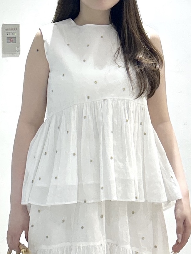 sayaさんの「OPAQUE.CLIP｜ラメドット刺繍ペプラムブラウス【洗える】」を使ったコーディネート