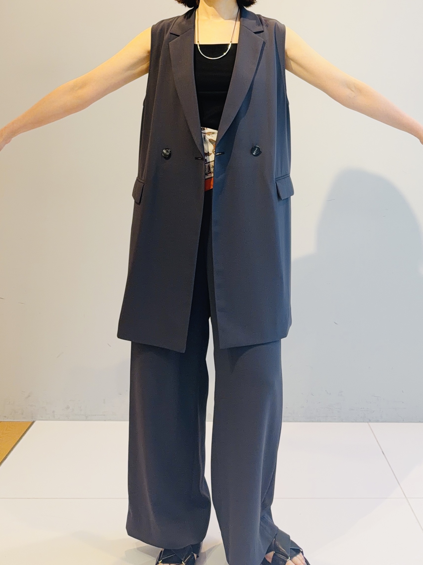 murayamaさんの「INDIVI｜【接触冷感／透湿／着る日傘】颯爽ジレジャケット」を使ったコーディネート