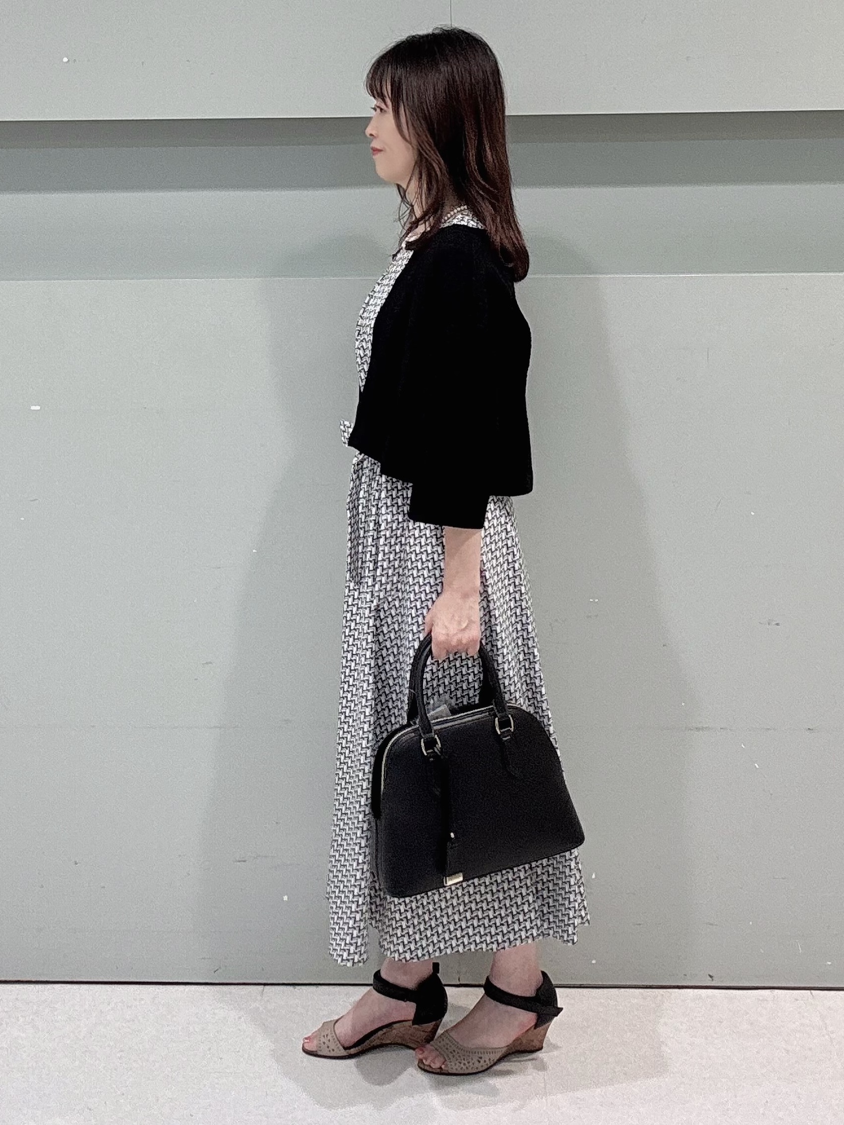 makiさんの「UNTITLED｜【美シルエット/洗える】ジオメプリントワンピース」を使ったコーディネート